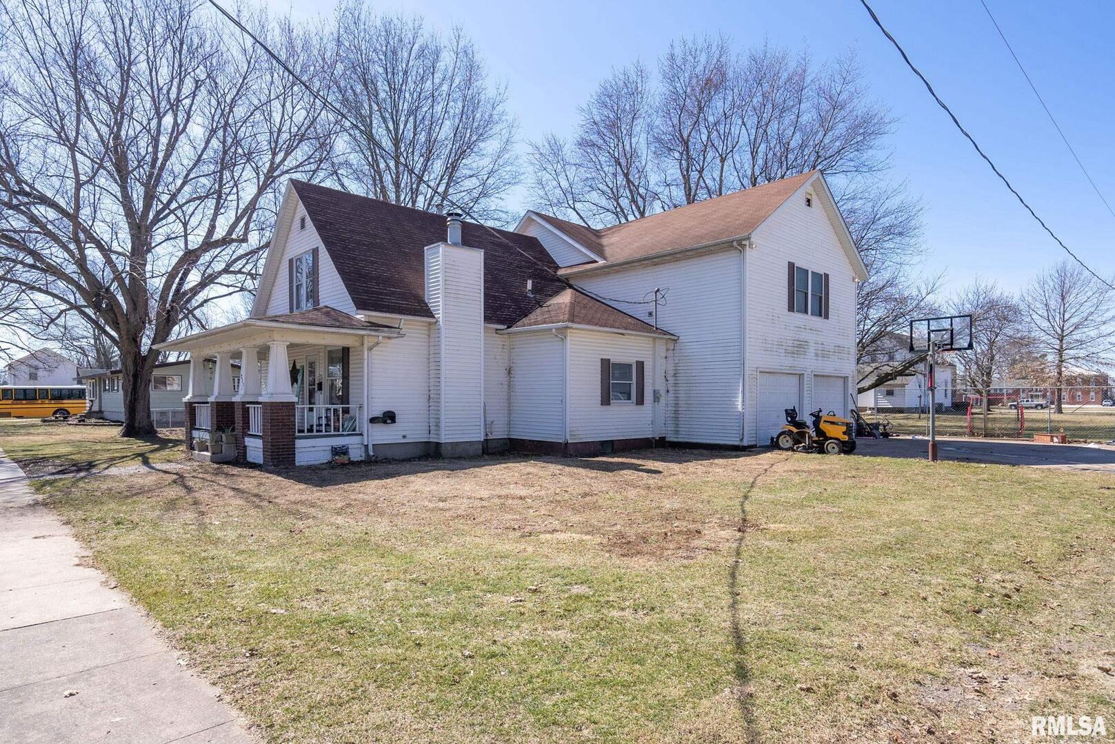 Homes for sale in New Windsor, IL | 217 N 5Th Ave, New Windsor, IL 61465 | MLS# QC4241237