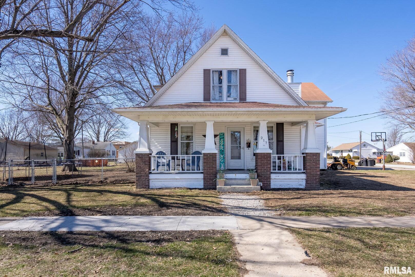 Homes for sale in New Windsor, IL | 217 N 5Th Ave, New Windsor, IL 61465 | MLS# QC4241237