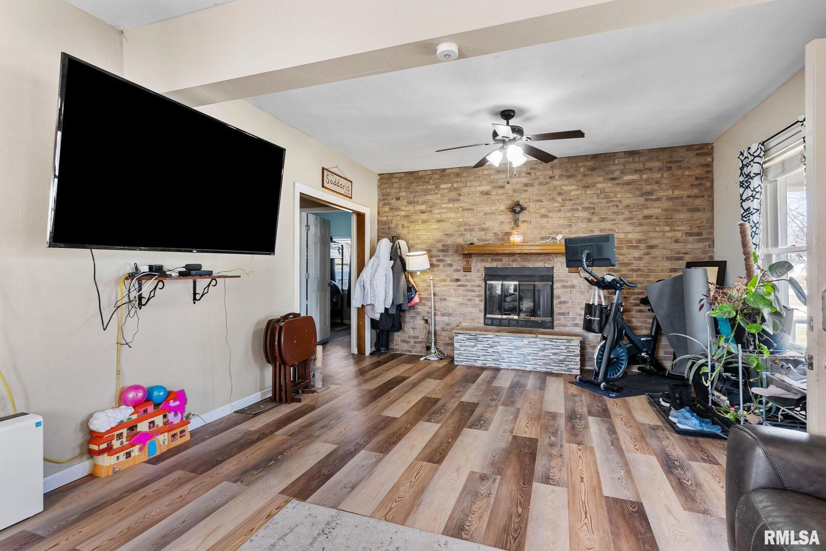 Homes for sale in New Windsor, IL | 217 N 5Th Ave, New Windsor, IL 61465 | MLS# QC4241237