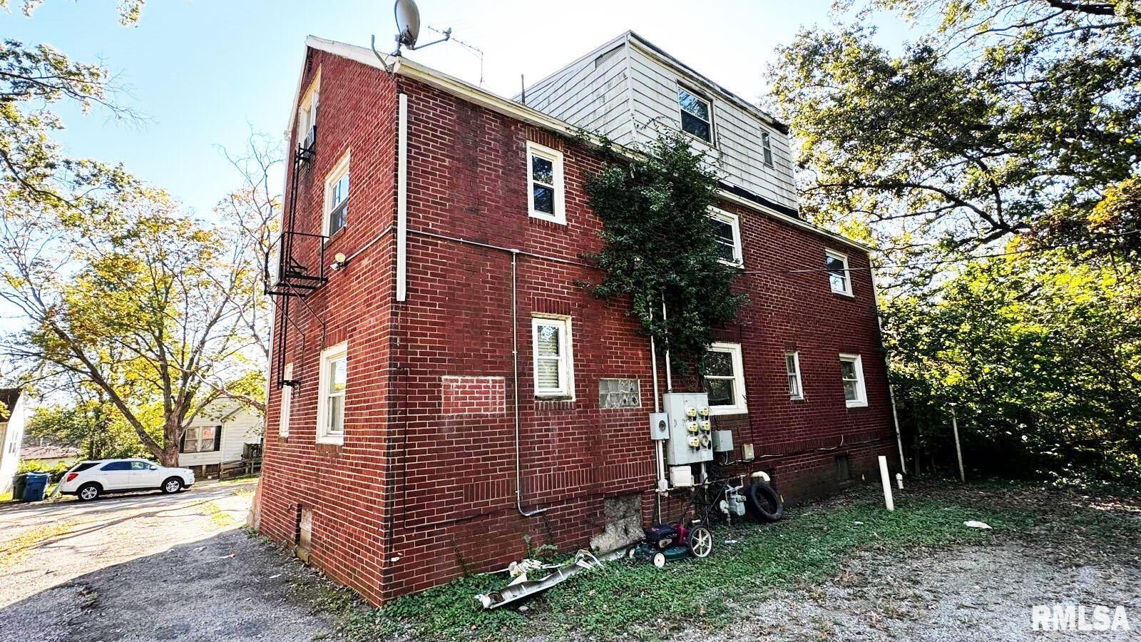 Homes for sale in Mt Vernon, IL | 613 S 16Th St, Mt Vernon, IL 62864 | MLS# QC4259822