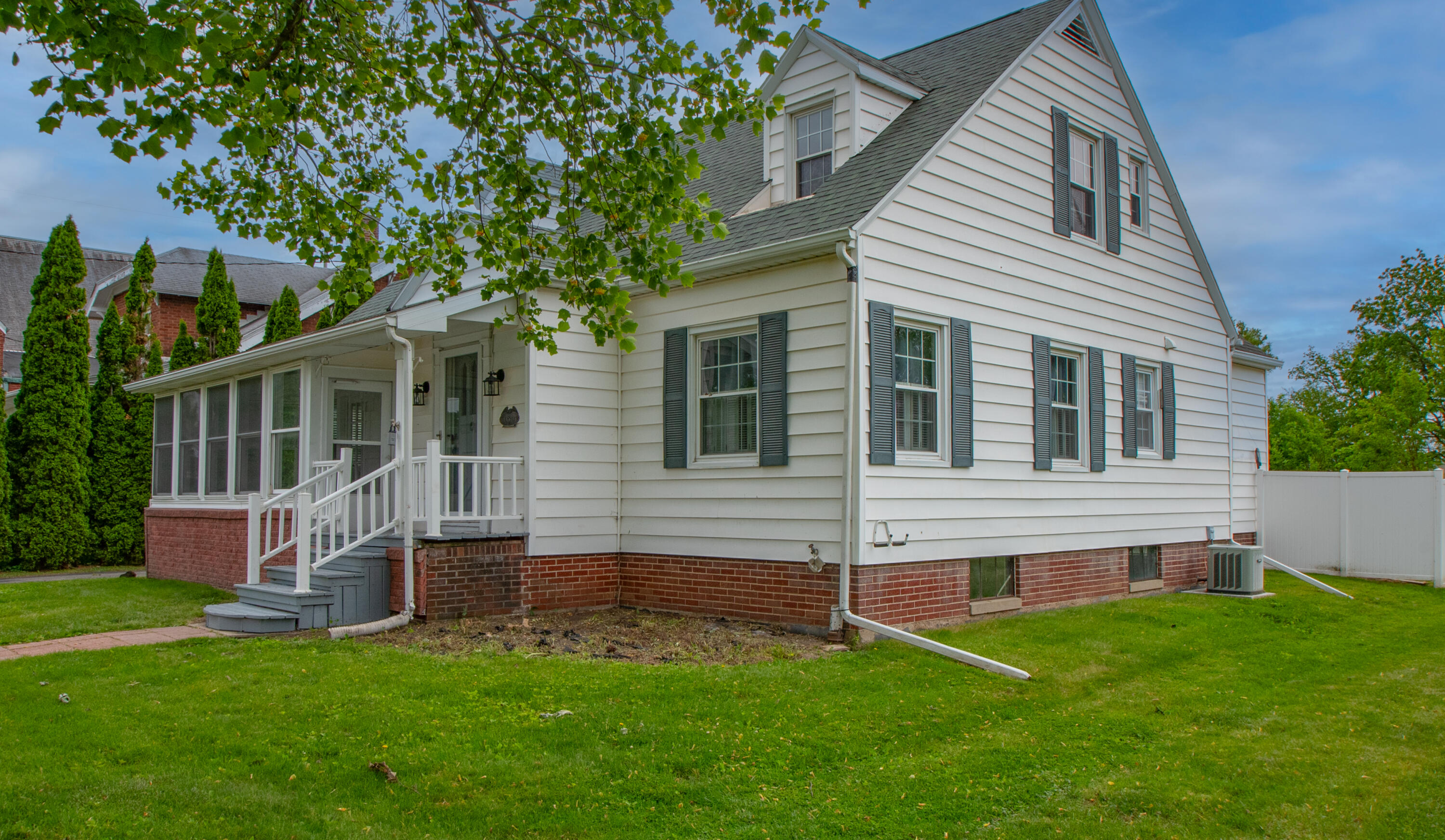 Homes for sale in Goodland, IN | 110 N Newton St, Goodland, IN 47948 | MLS# 821563