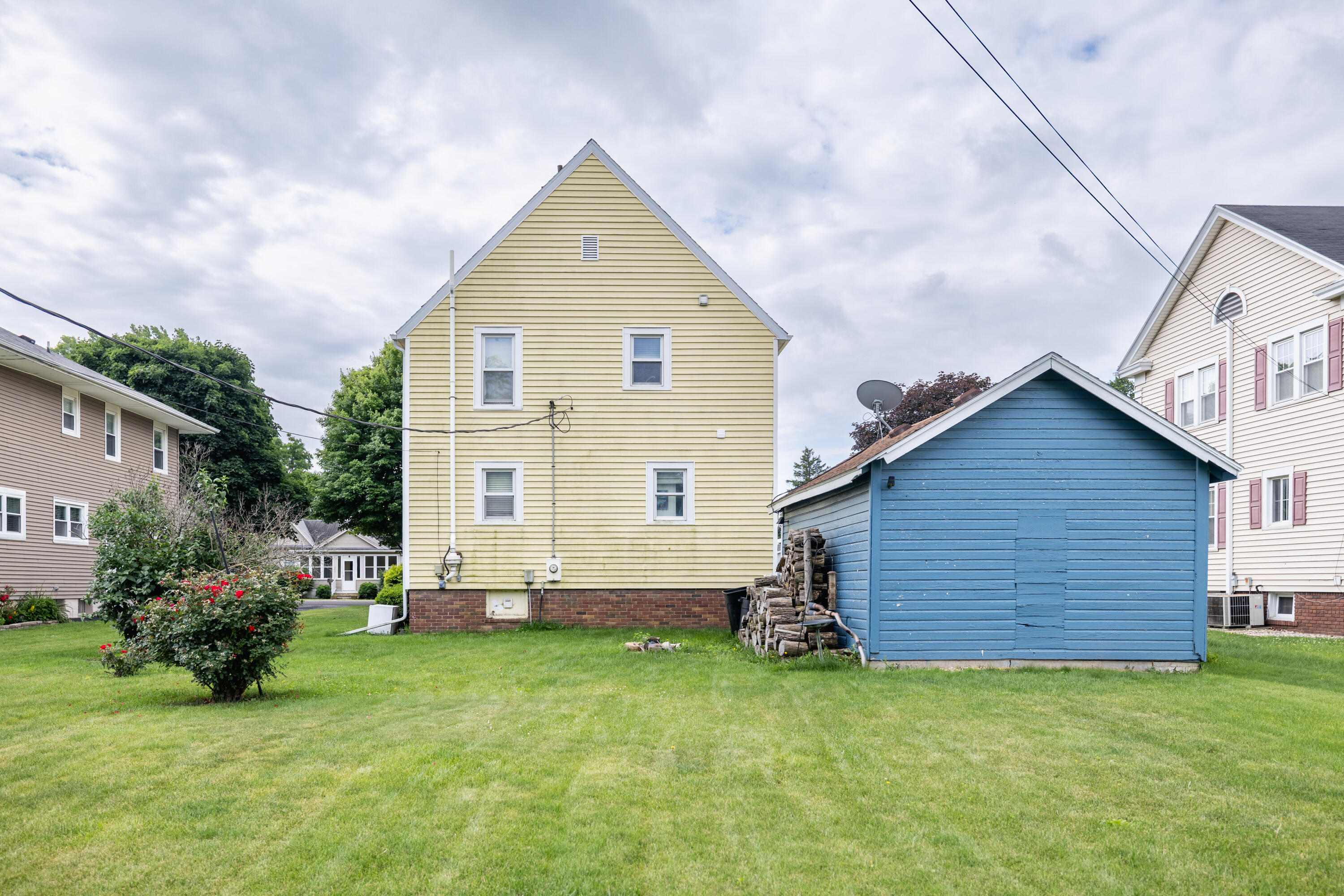 Homes for sale in Kentland, IN | 204 E Lincoln St, Kentland, IN 47951 | MLS# 823009