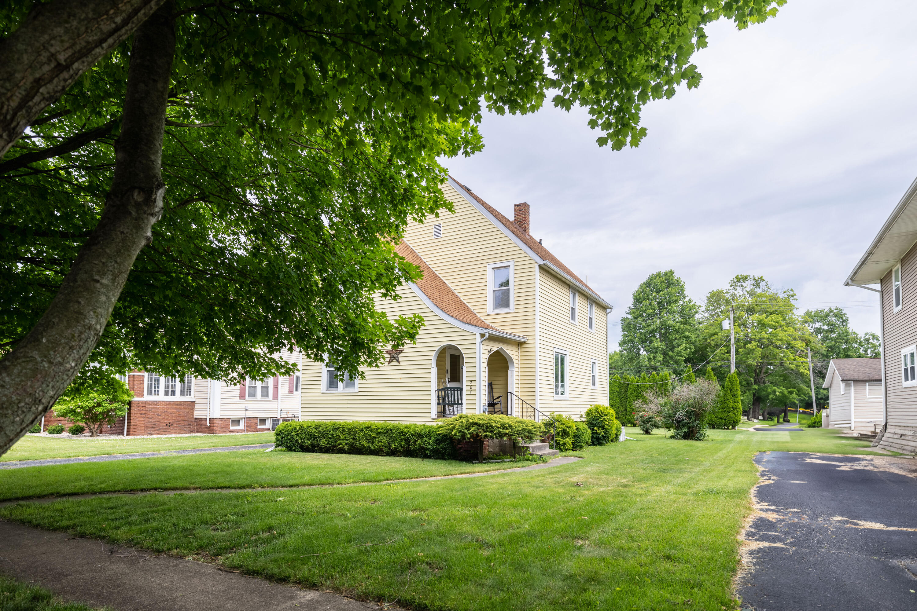 Homes for sale in Kentland, IN | 204 E Lincoln St, Kentland, IN 47951 | MLS# 823009