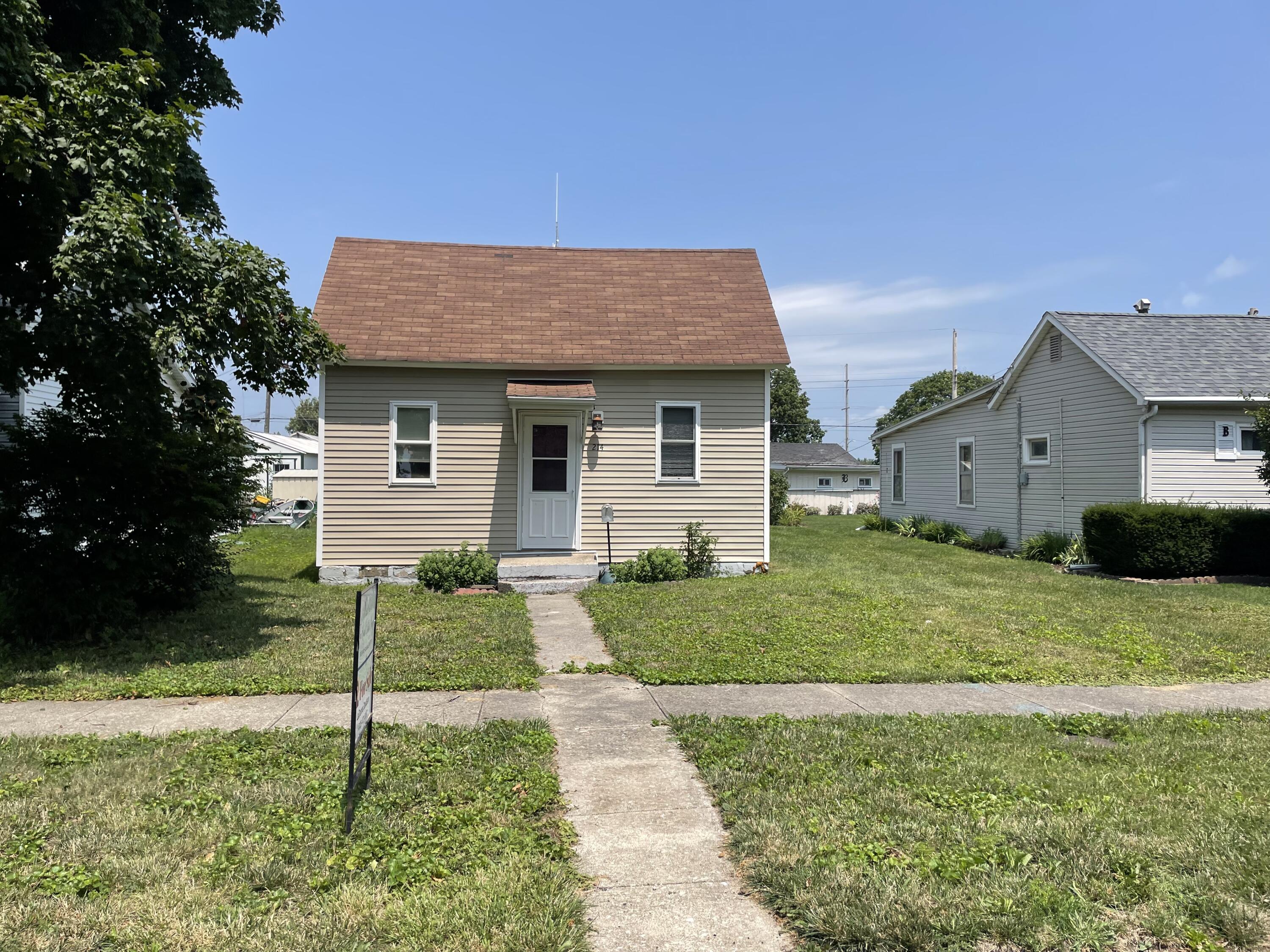 Homes for sale in Kentland, IN | 214 E Allen St, Kentland, IN 47951 | MLS# 823089