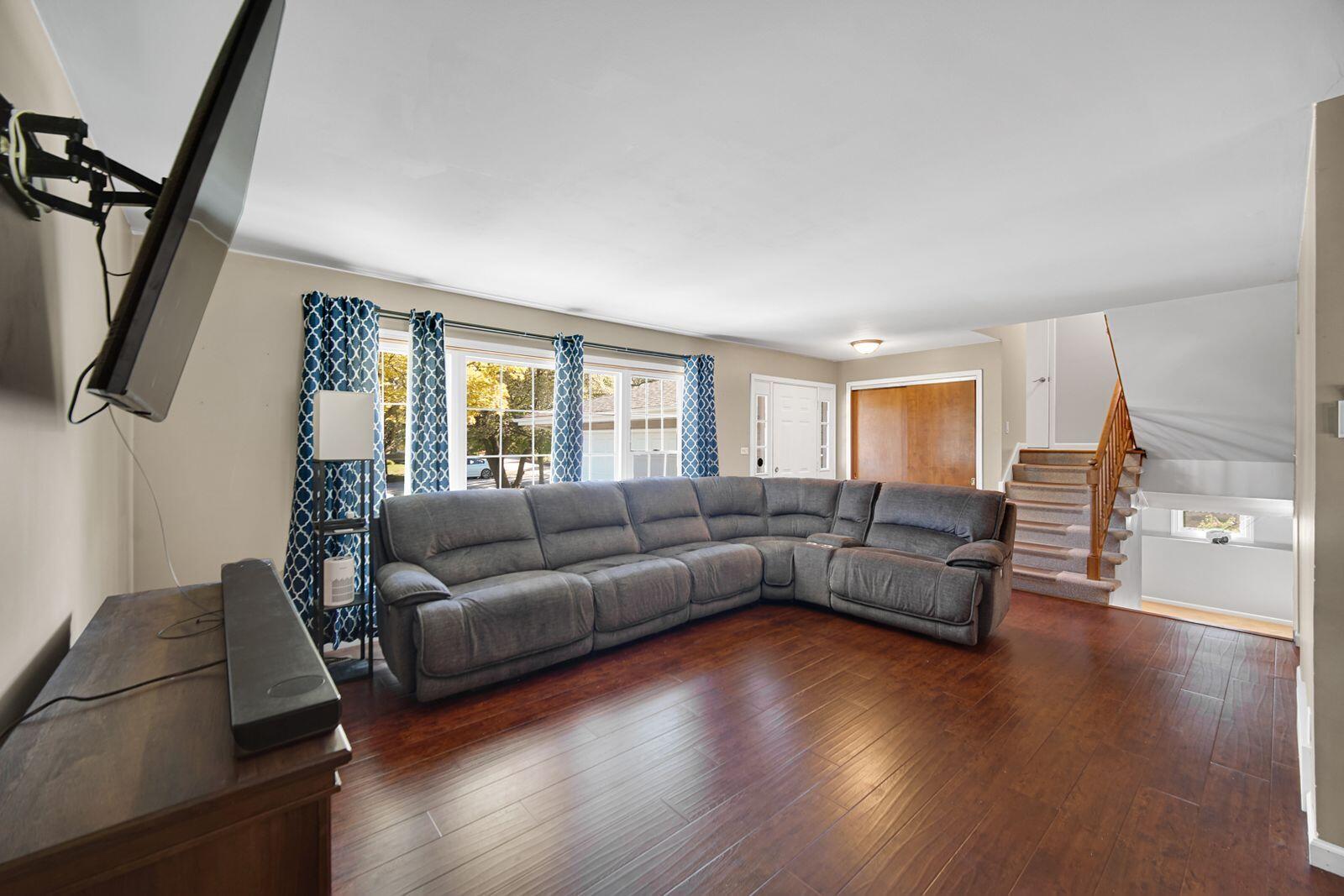 Homes for sale in Highland, IN | 9448 Parkway Dr, Highland, IN 46322 | MLS# 829329