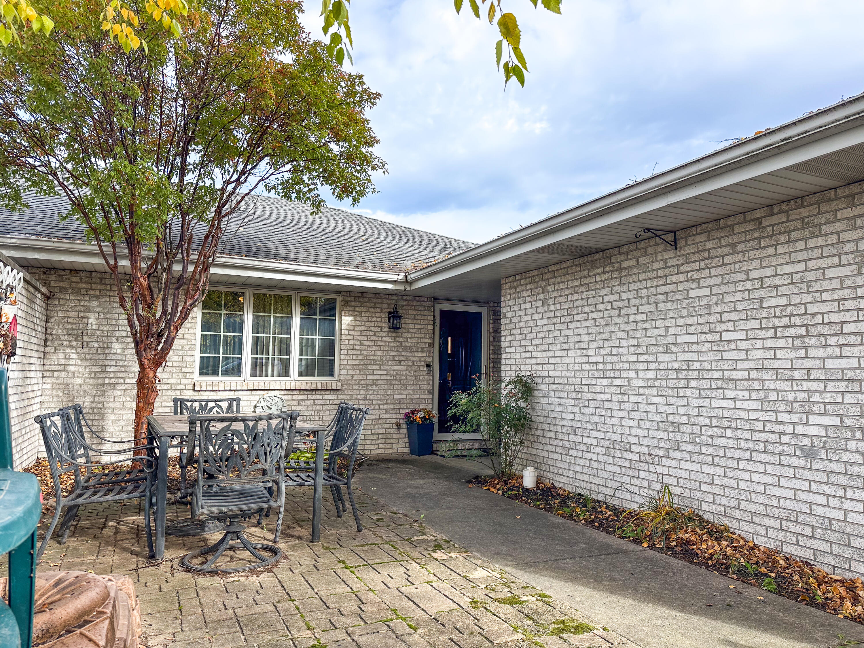 Homes for sale in Hobart, IN | 692 Capitol Dr, Hobart, IN 46342 | MLS# 830631