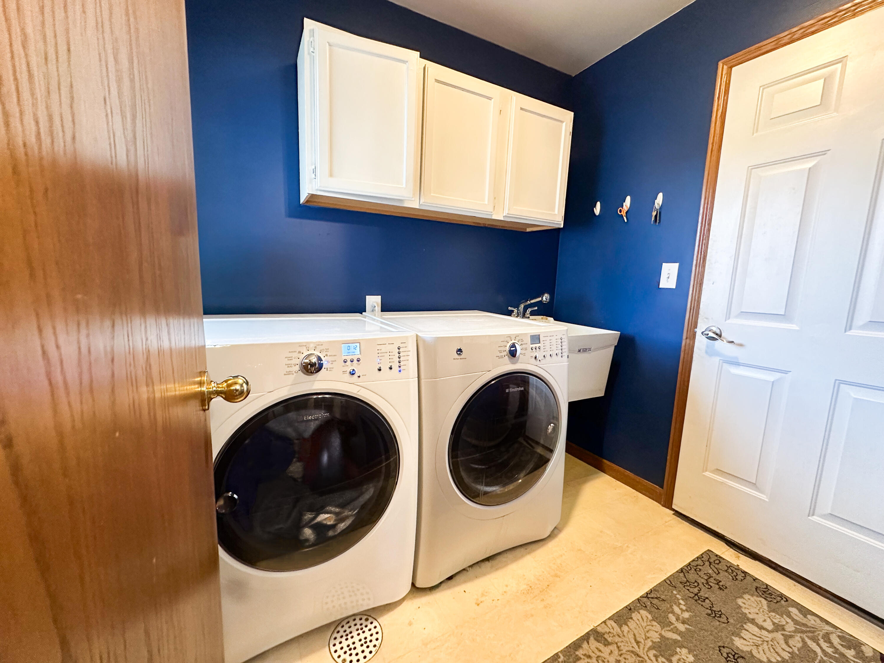 Homes for sale in Hobart, IN | 692 Capitol Dr, Hobart, IN 46342 | MLS# 830631