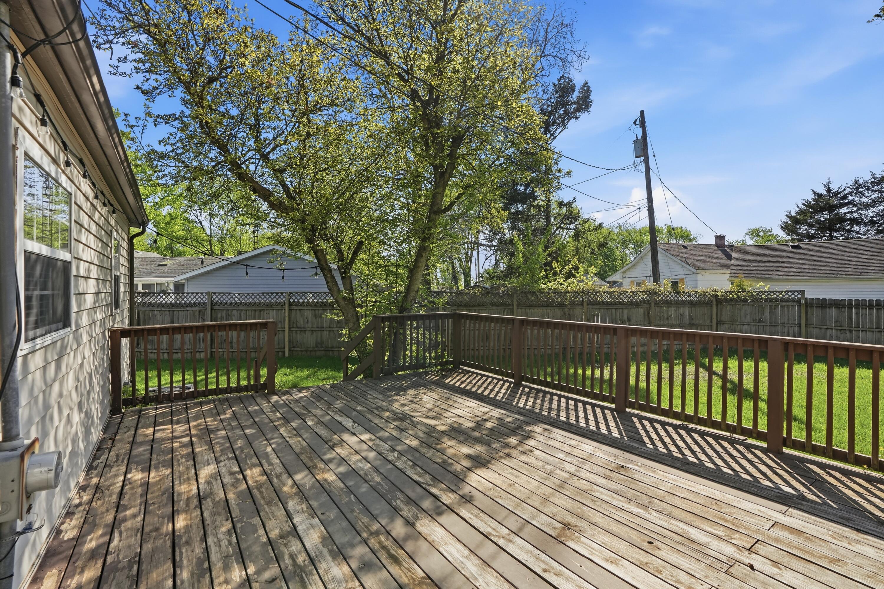 Homes for sale in Crown Point, IN | 316 Oak Cir, Crown Point, IN 46307 | MLS# 835303