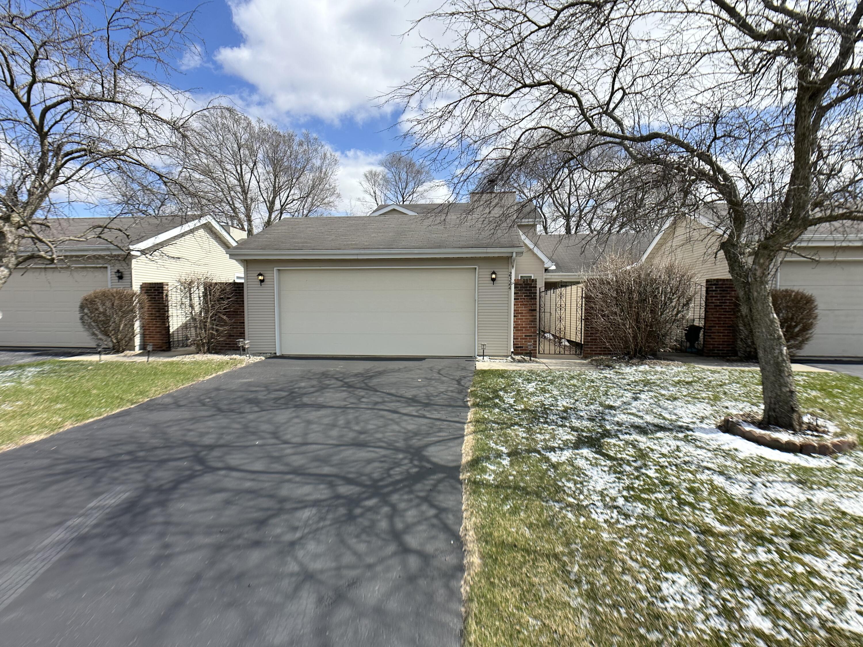 Homes for sale in Schererville, IN | 2324 Deerpath Dr W, Schererville, IN 46375 | MLS# 835702