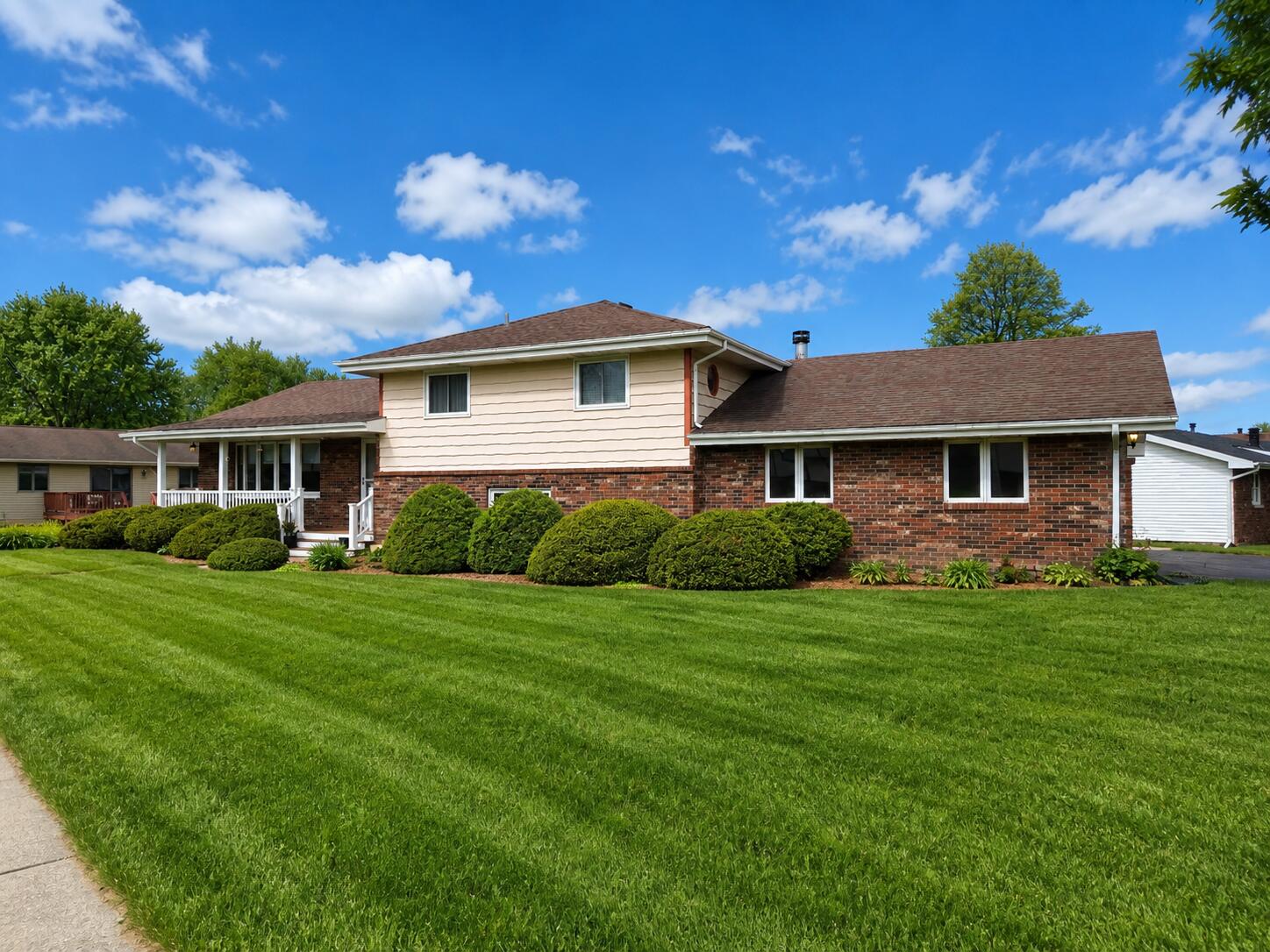 Homes for sale in Dyer, IN | 2446 Rolling Hill Dr, Dyer, IN 46311 | MLS# 838243