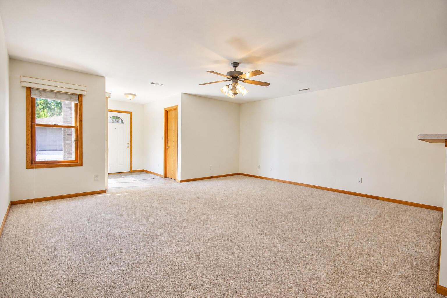Homes for sale in Crown Point, IN | 944 Birch Dr, Crown Point, IN 46307 | MLS# 839734