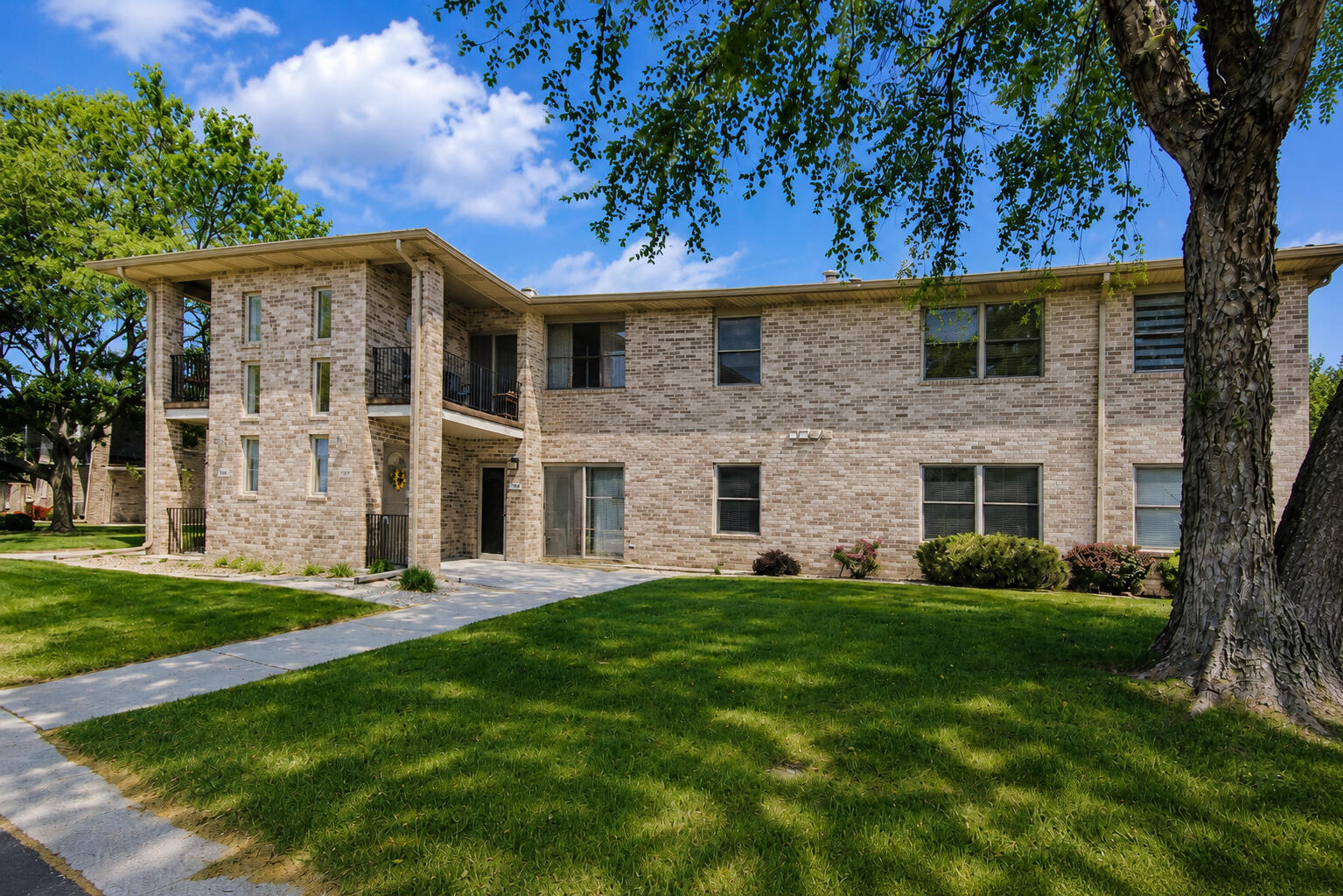 Homes for sale in Crown Point, IN | 944 Birch Dr, Crown Point, IN 46307 | MLS# 839734