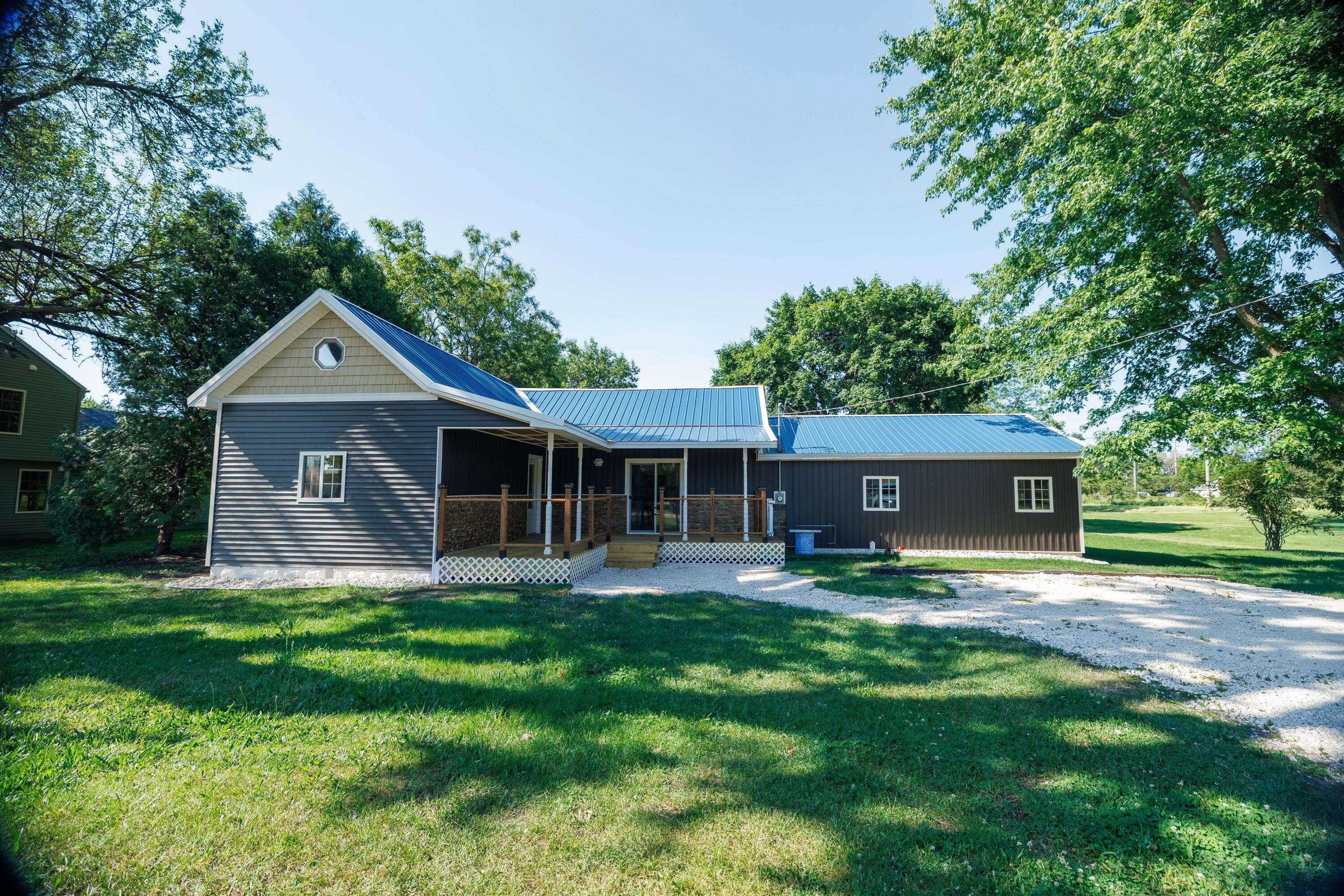 Homes for sale in Kentland, IN | 110 W Allen St, Kentland, IN 47951 | MLS# 839835