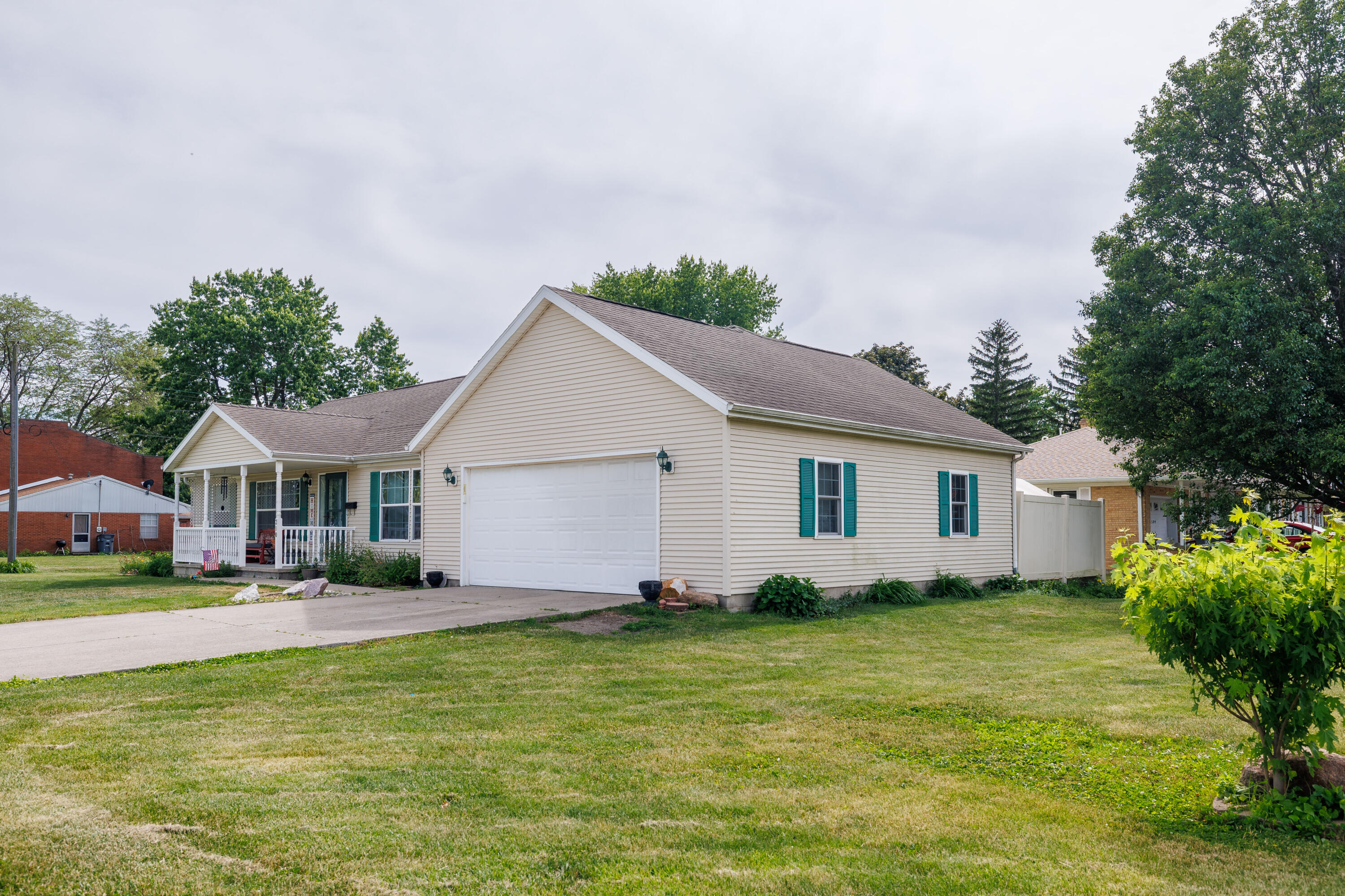 Homes for sale in Kentland, IN | 210 N 6th St, Kentland, IN 47951 | MLS# 839852