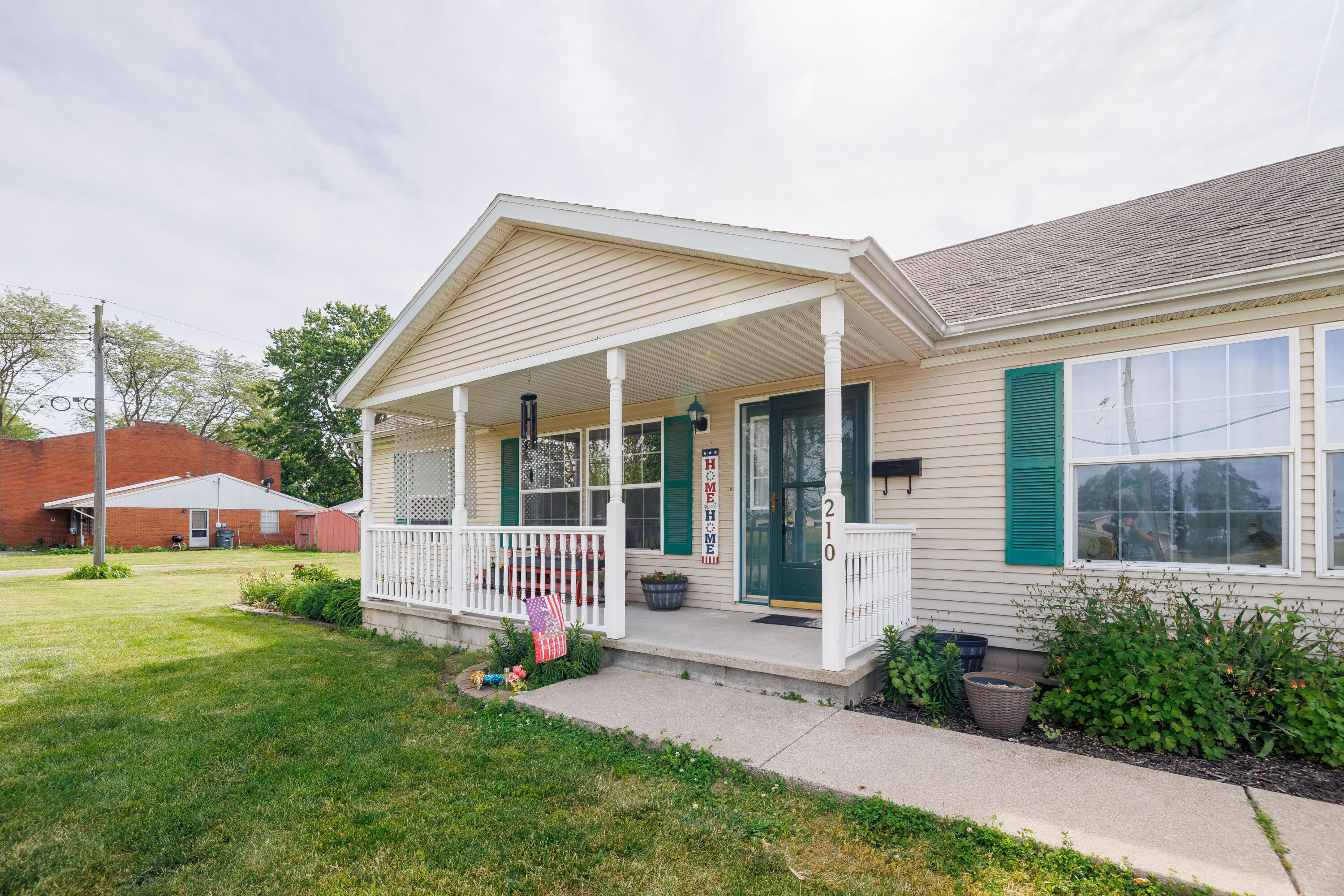 Homes for sale in Kentland, IN | 210 N 6Th St, Kentland, IN 47951 | MLS# 839852