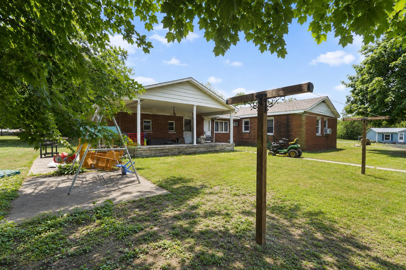 Homes for sale in Medaryville, IN | 211 S Madison St, Medaryville, IN 47957 | MLS# 839957