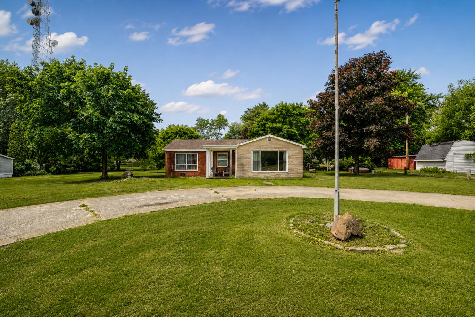 Homes for sale in Medaryville, IN | 211 S Madison St, Medaryville, IN 47957 | MLS# 839957