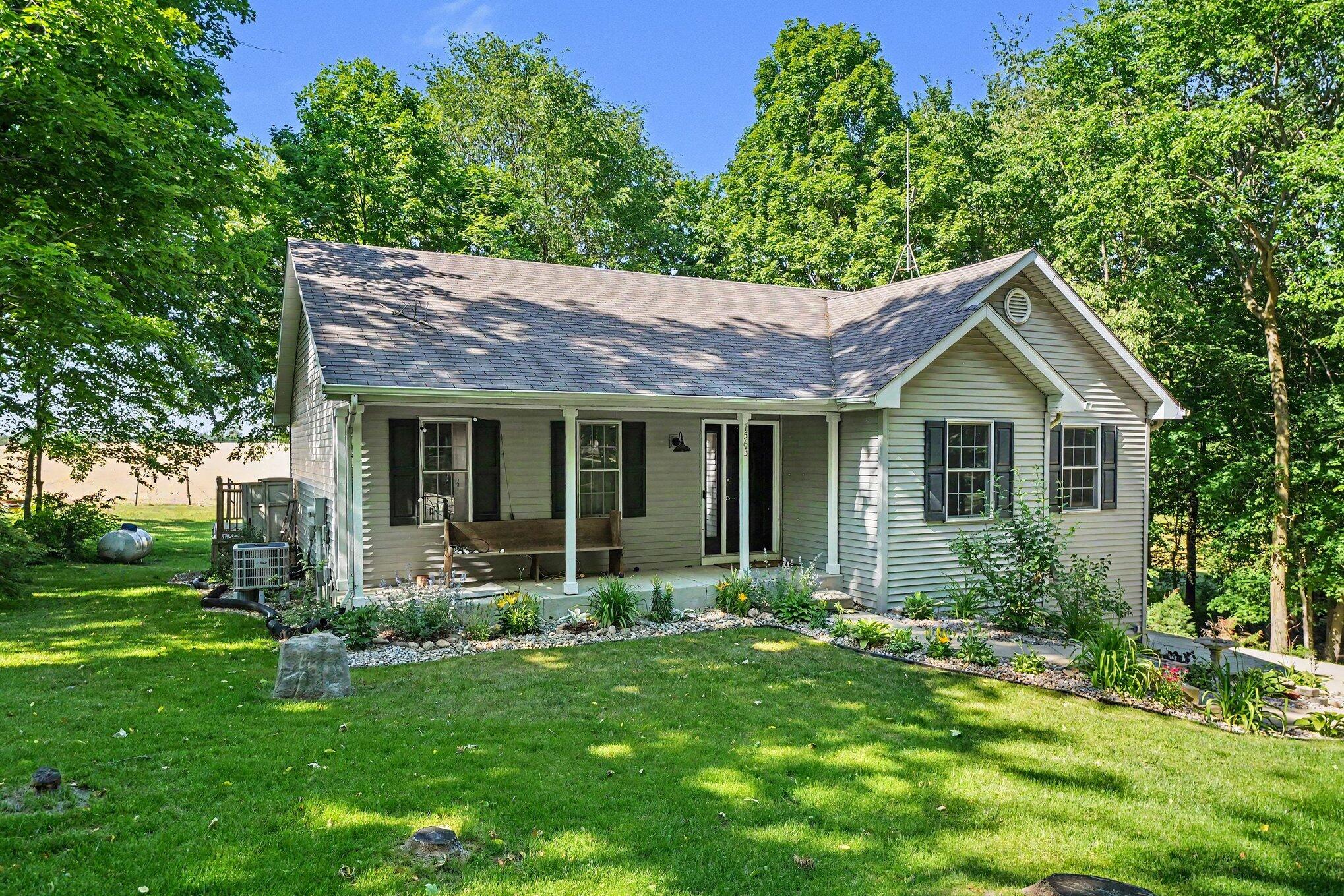 Homes for sale in Rolling Prairie, IN | 7563 E 400 N, Rolling Prairie, IN 46371 | MLS# 840035