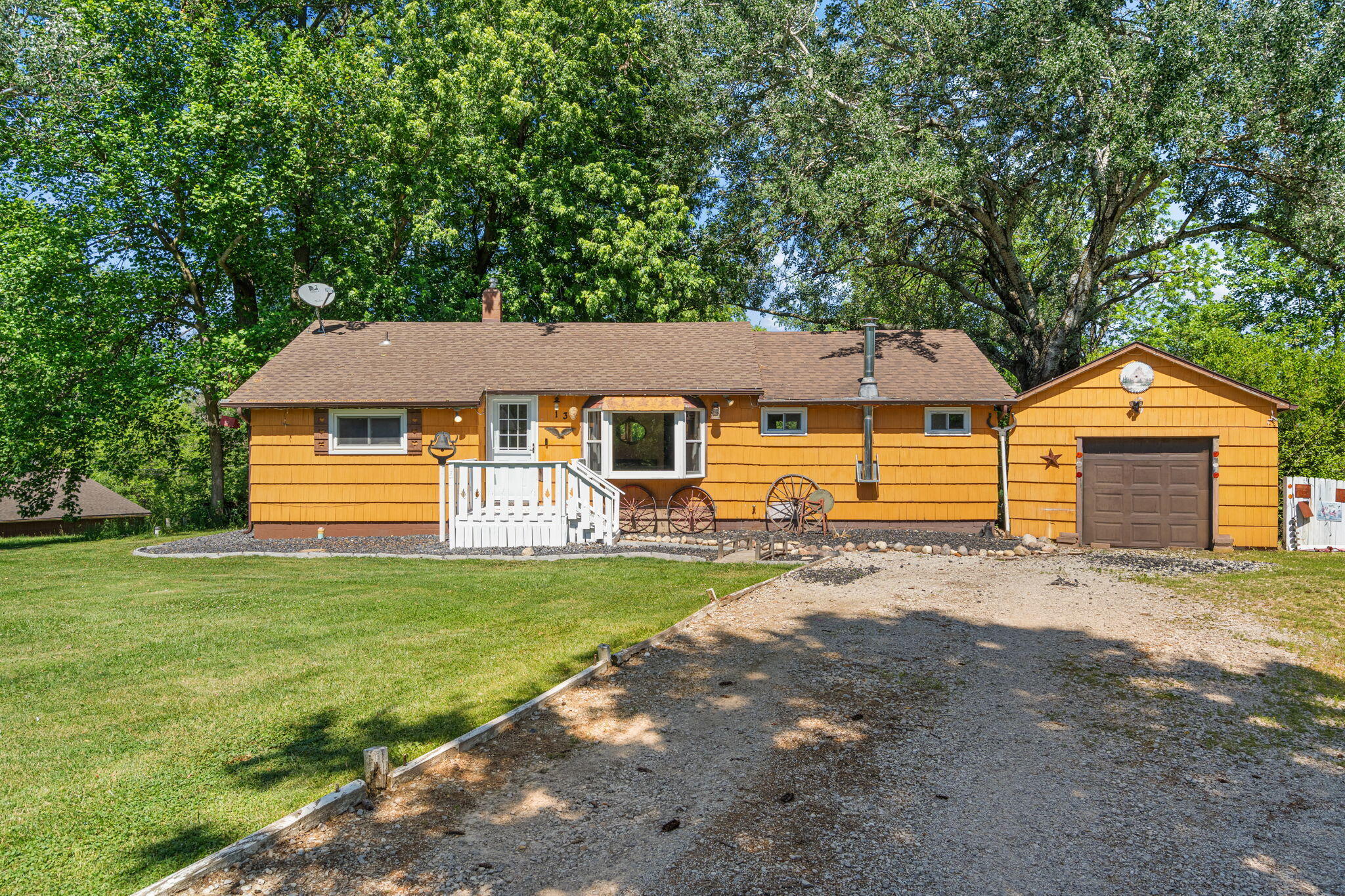 Homes for sale in Hebron, IN | 13 S Beulah Vis, Hebron, IN 46341 | MLS# 840064
