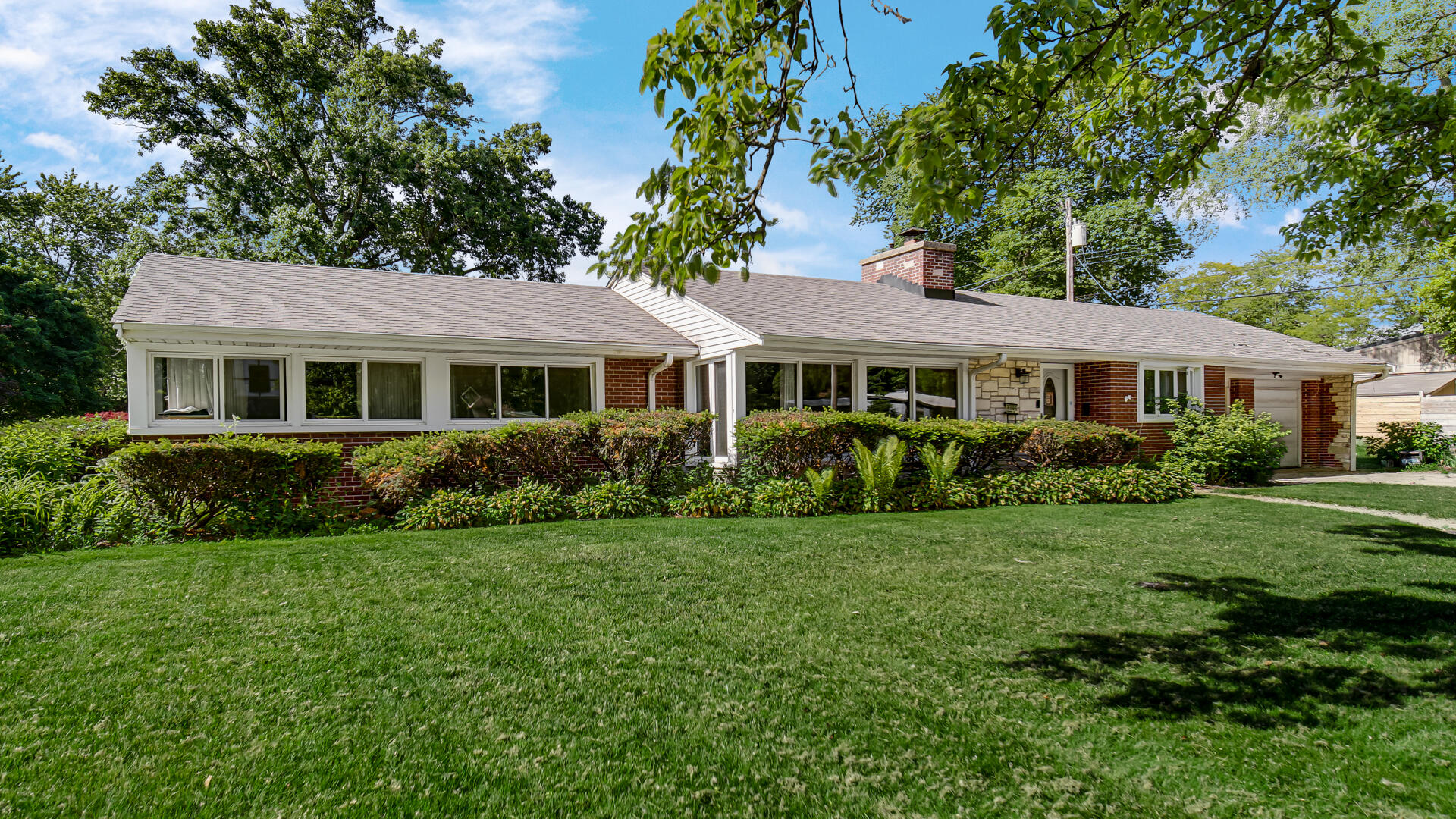 Homes for sale in Munster, IN | 8306 Crestwood Ave, Munster, IN 46321 | MLS# 840202