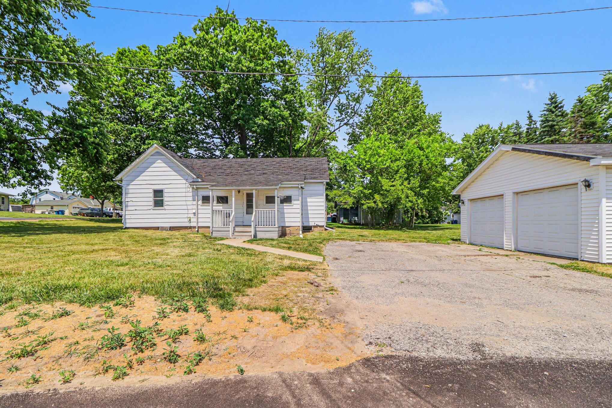 Homes for sale in Hebron, IN | 201 N Taylor St, Hebron, IN 46341 | MLS# 840361