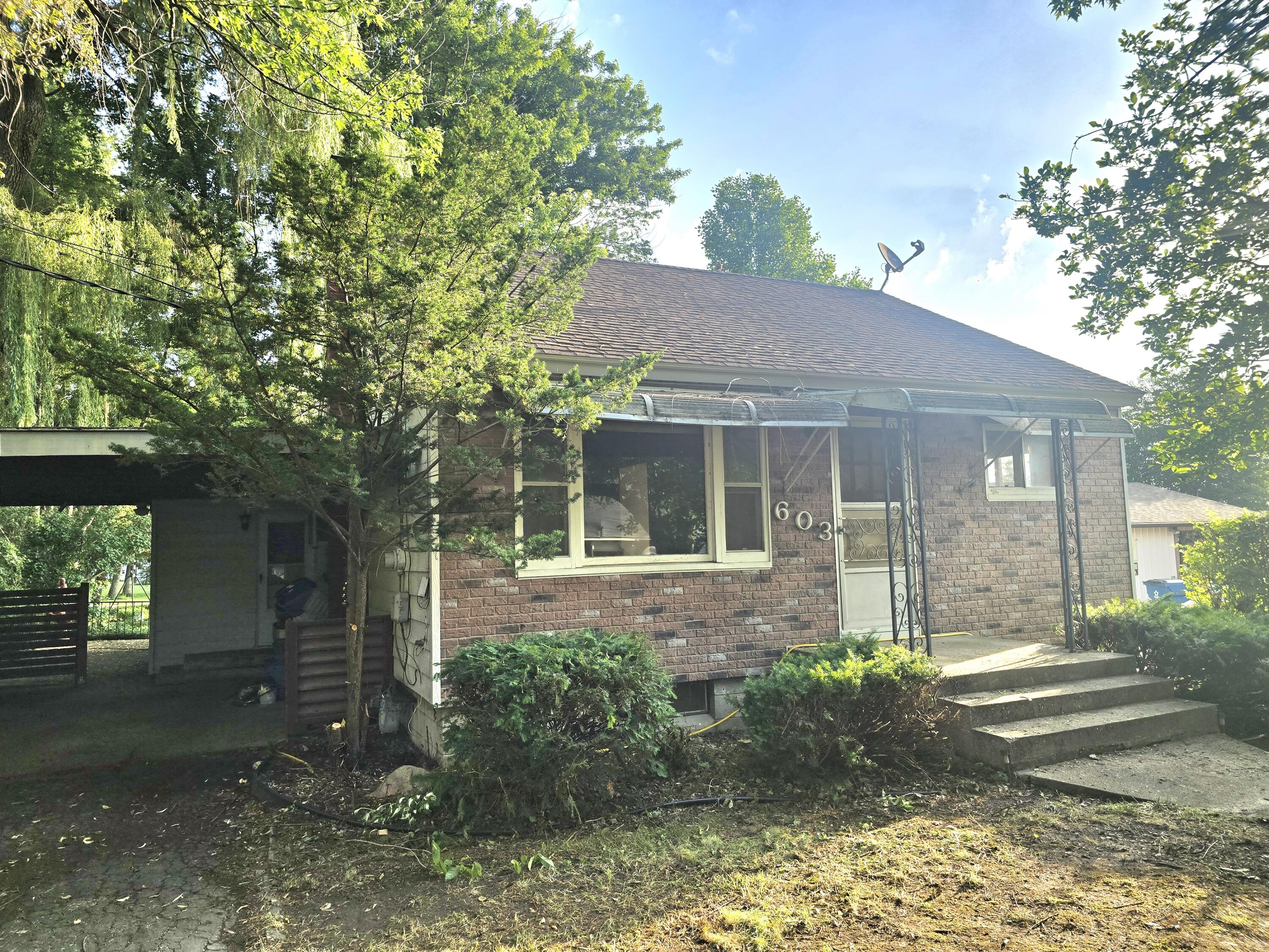 Homes for sale in Hebron, IN | 603 E Sigler St, Hebron, IN 46341 | MLS# 840470