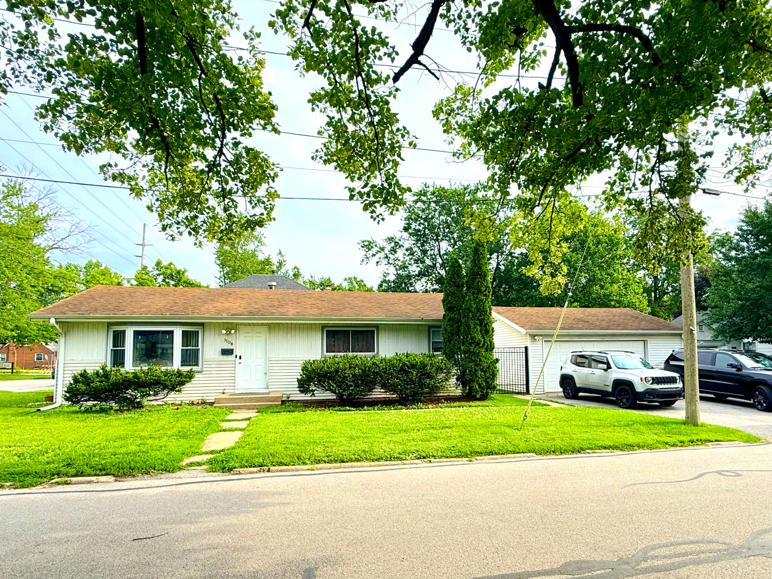 Homes for sale in Valparaiso, IN | 1108 Oak St, Valparaiso, IN 46383 | MLS# 840726