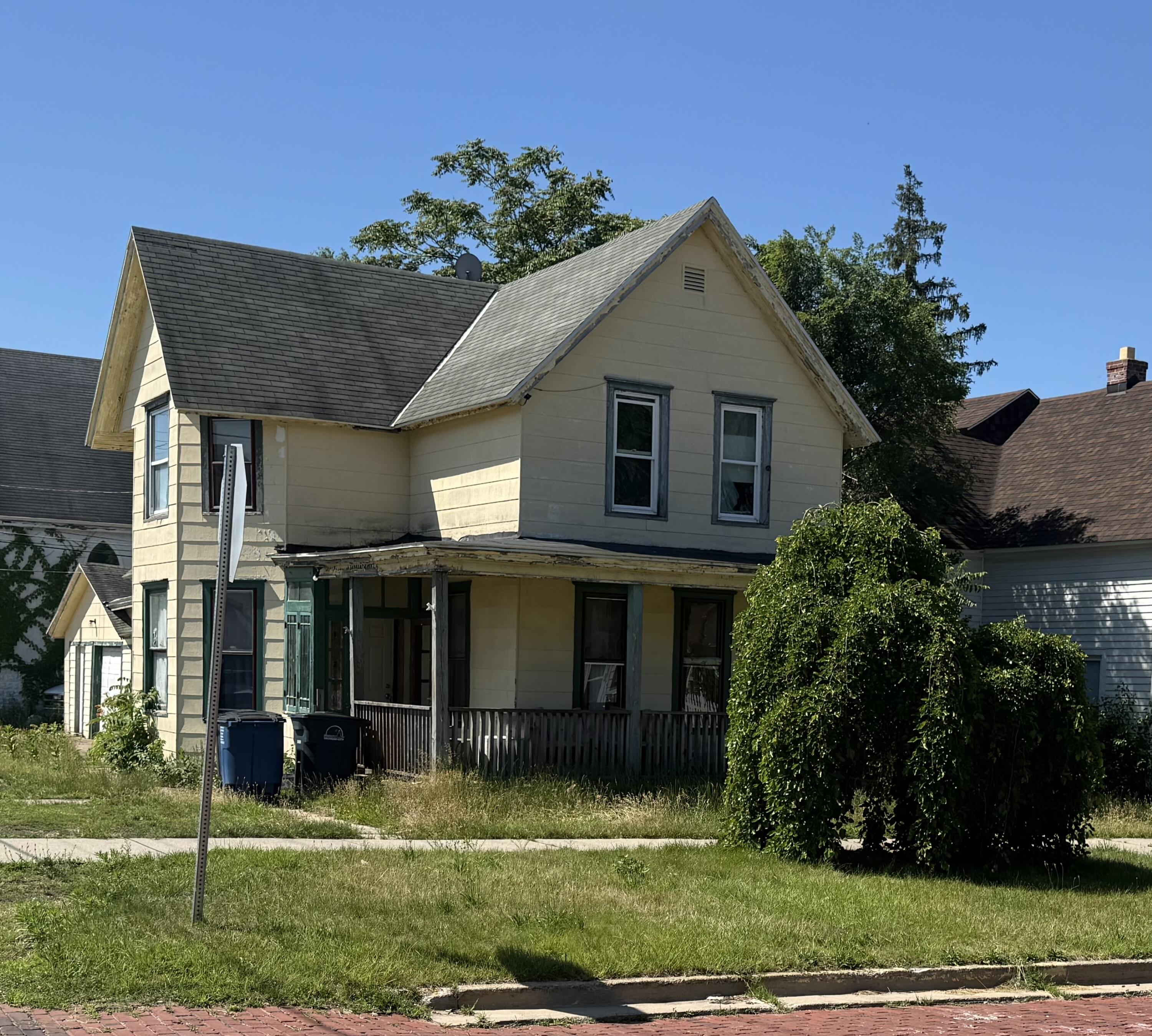 Homes for sale in Michigan City, IN | 127 E William St, Michigan City, IN 46360 | MLS# 840731