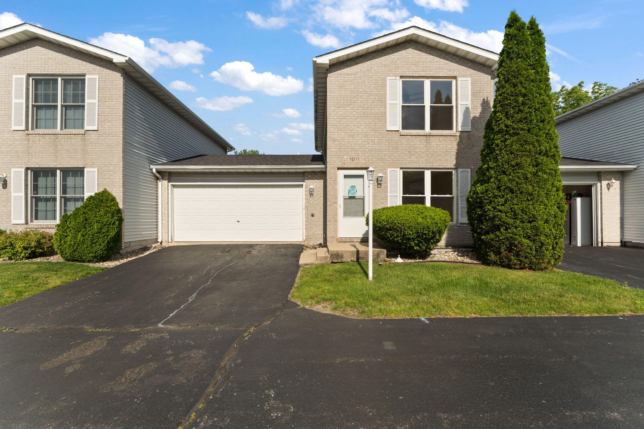 Homes for sale in Dyer, IN | 1011 Windsor Ln, Dyer, IN 46311 | MLS# 840788
