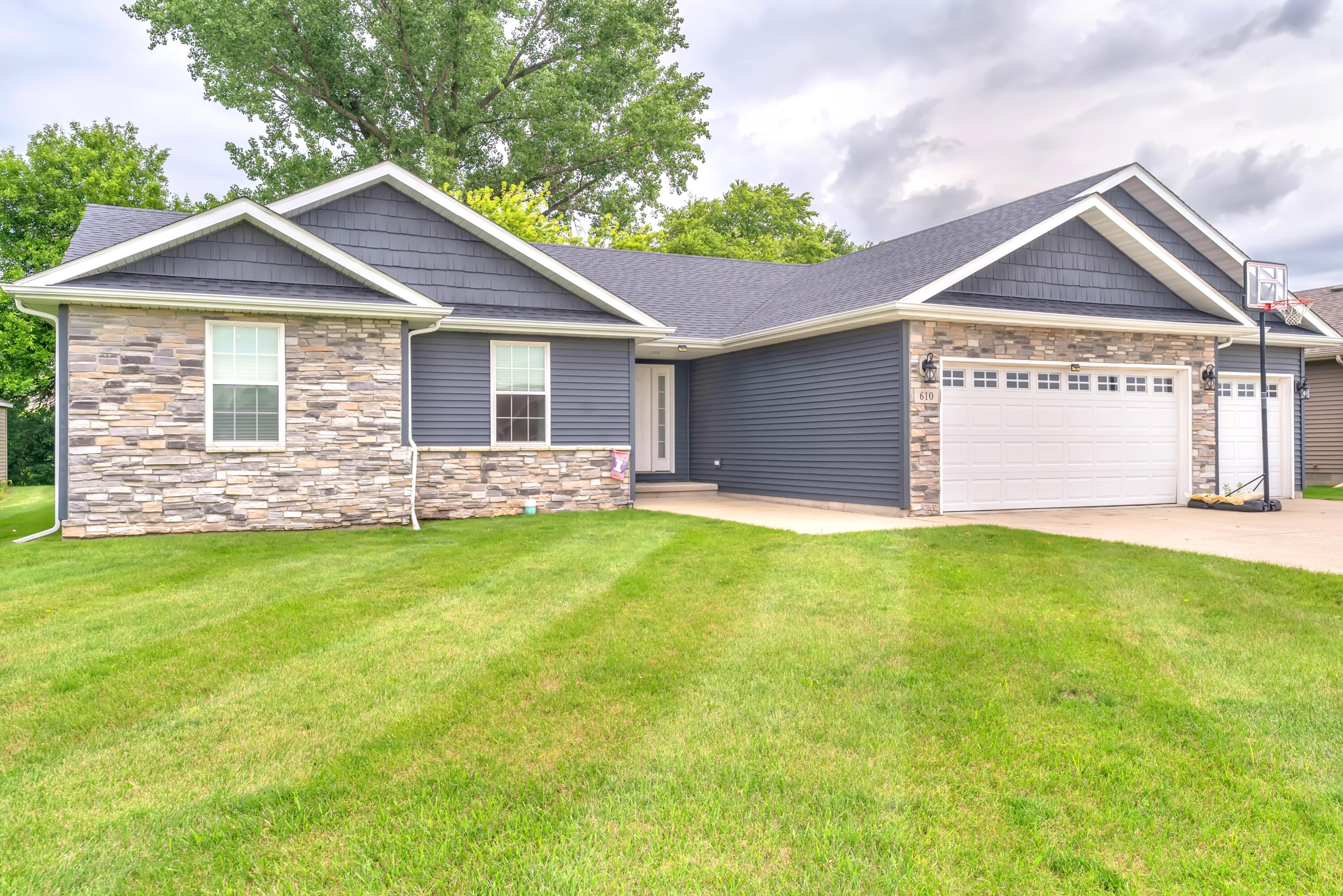 1st image of 610 19th St Se, De Motte, IN 46310 | MLS# 841249