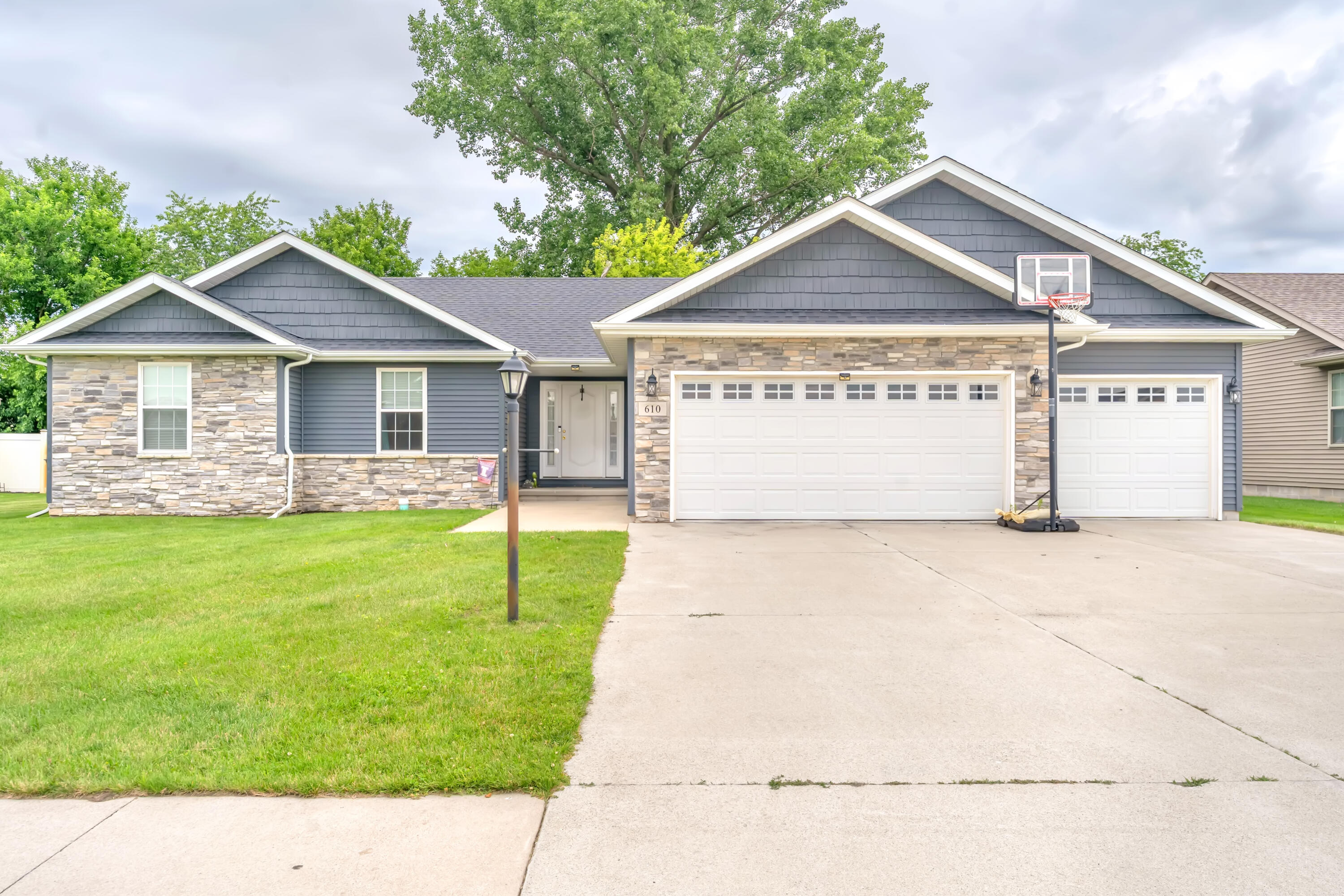 2nd image of 610 19th St Se, De Motte, IN 46310 | MLS# 841249
