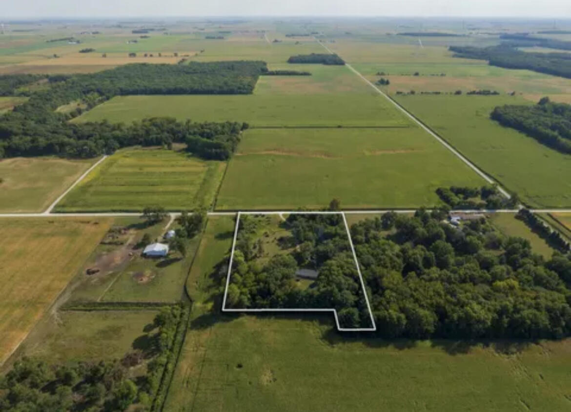 Homes for sale in Wolcott, IN | 688 County Road 1100 S, Wolcott, IN 47995 | MLS# 842064