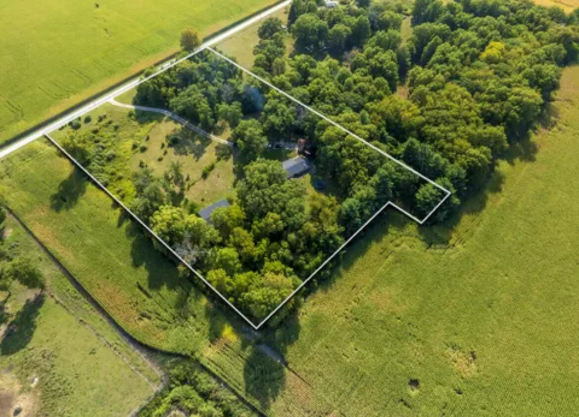 Homes for sale in Wolcott, IN | 688 County Road 1100 S, Wolcott, IN 47995 | MLS# 842064