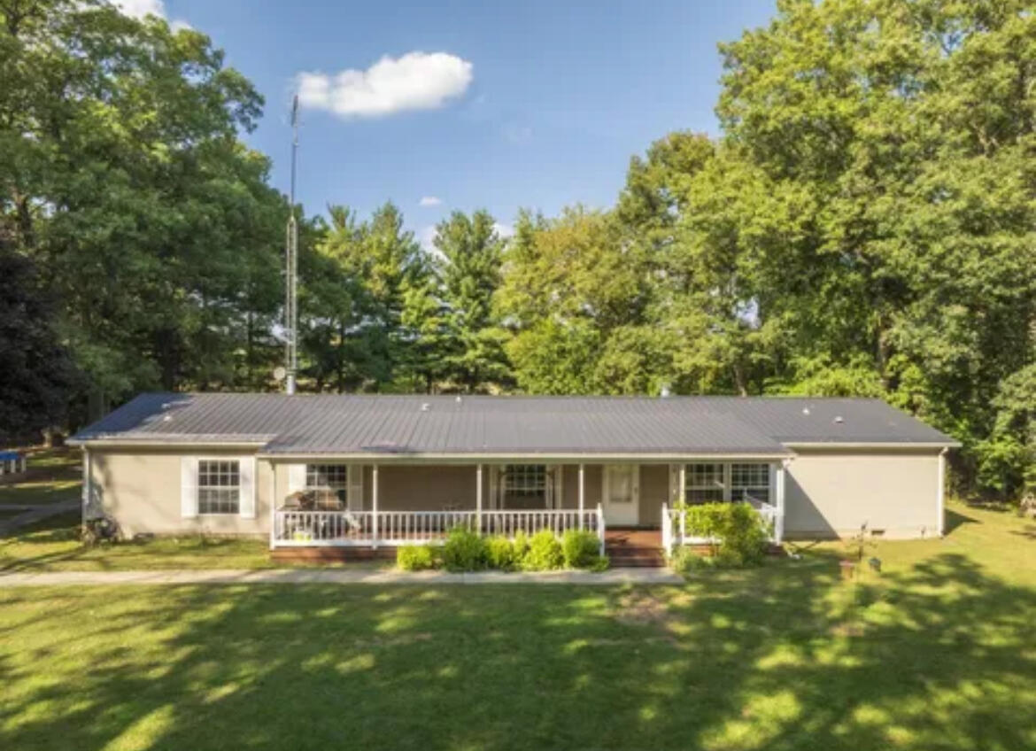 Homes for sale in Wolcott, IN | 688 County Road 1100 S, Wolcott, IN 47995 | MLS# 842064