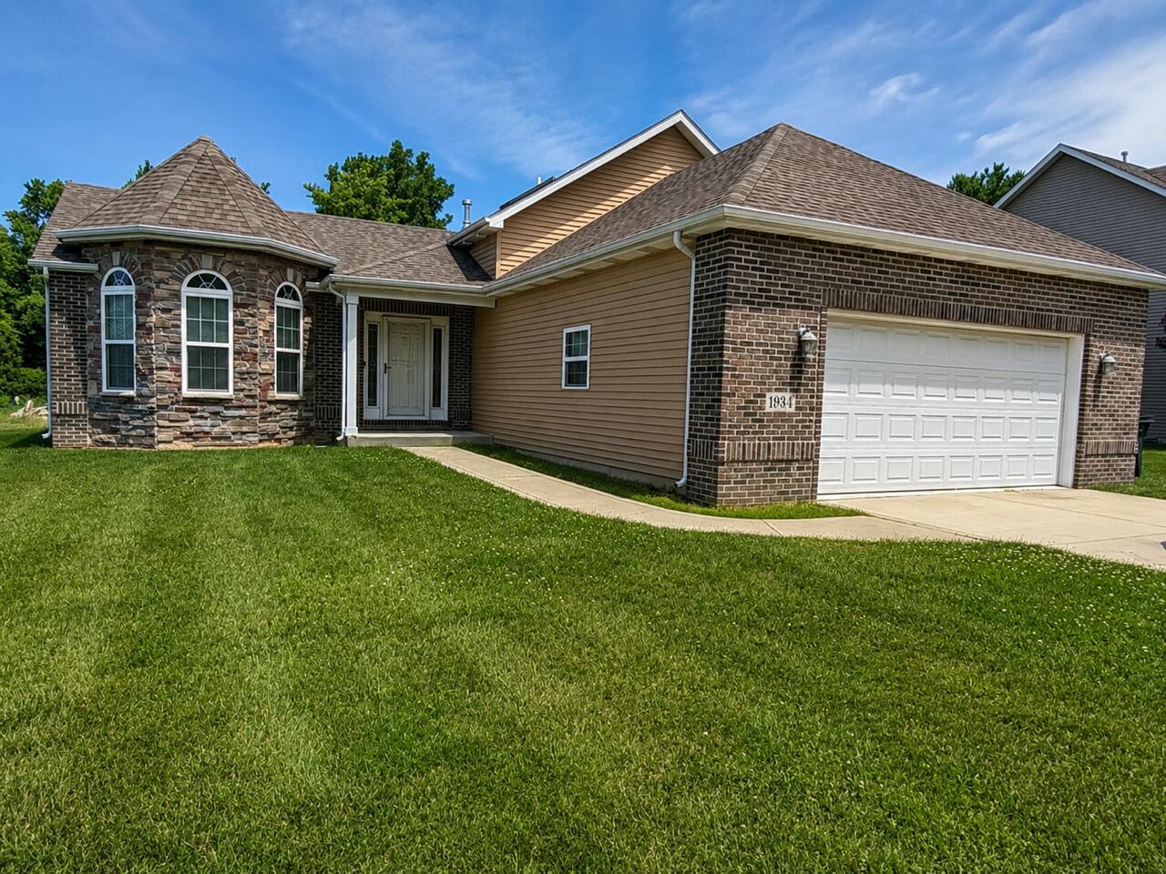 2nd image of 1934 Cooke St, Hobart, IN 46342 | MLS# 842318