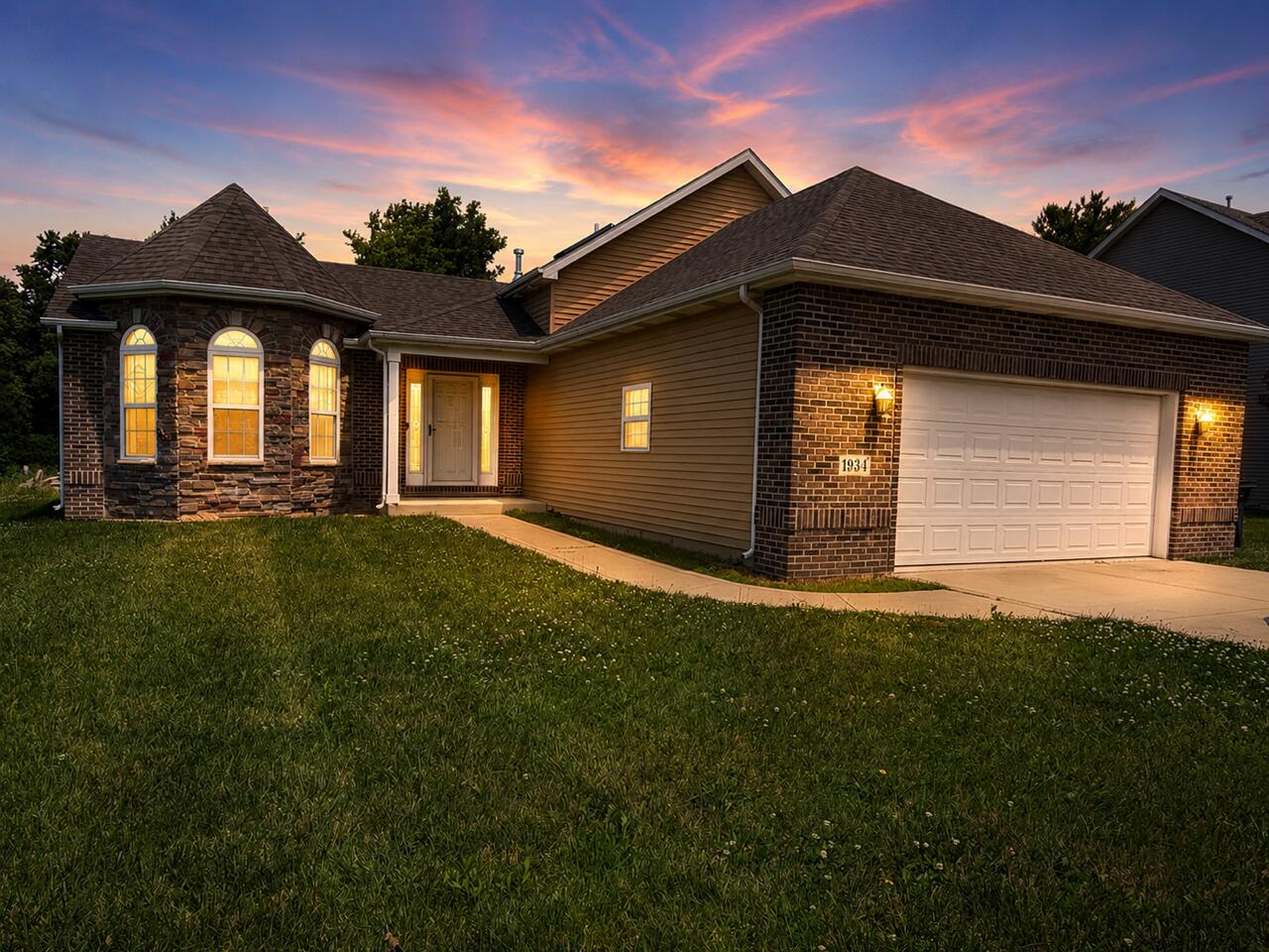 1st image of 1934 Cooke St, Hobart, IN 46342 | MLS# 842318