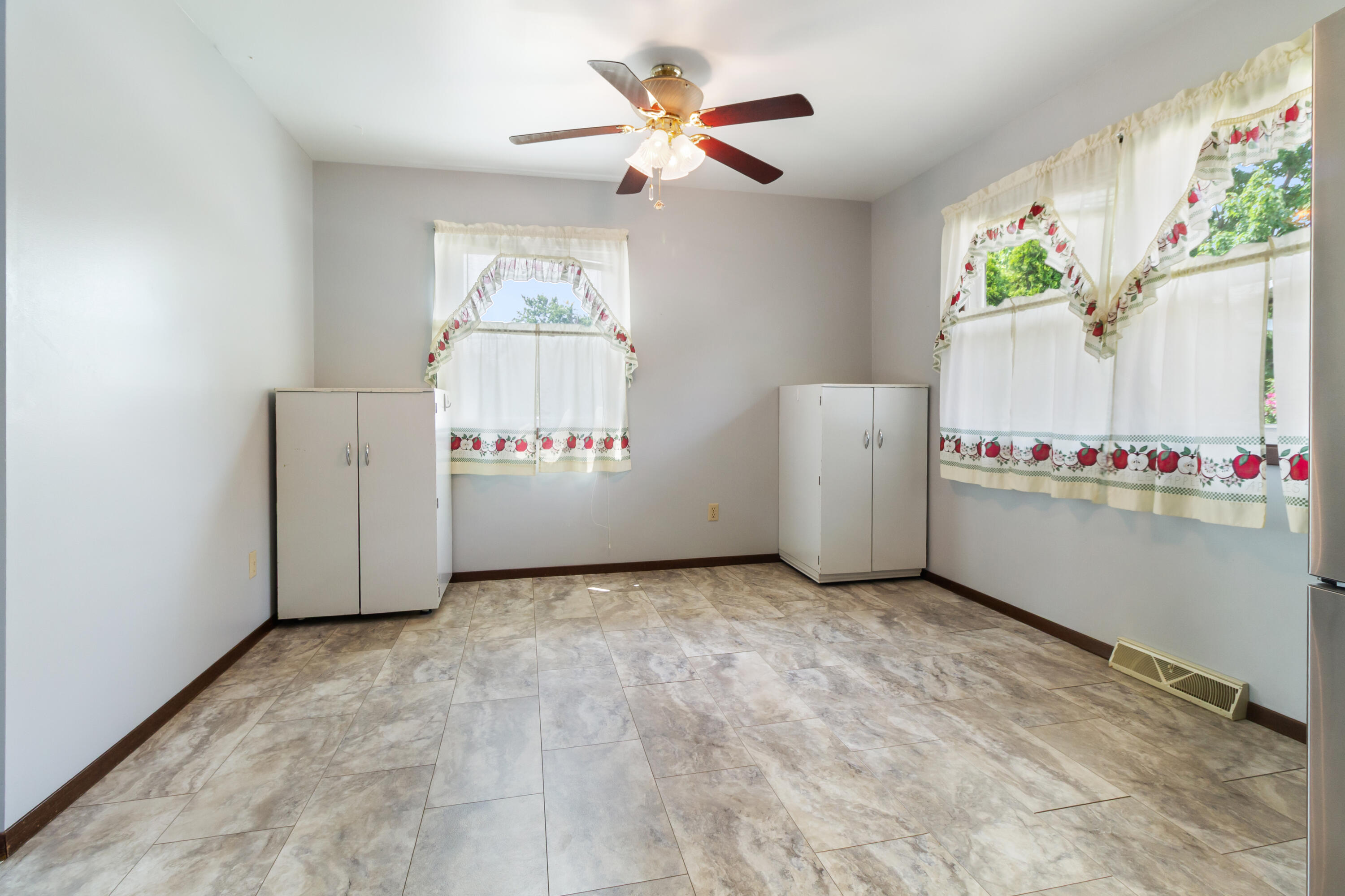 3rd image of 505 W South St, Hebron, IN 46341 | MLS# 842586