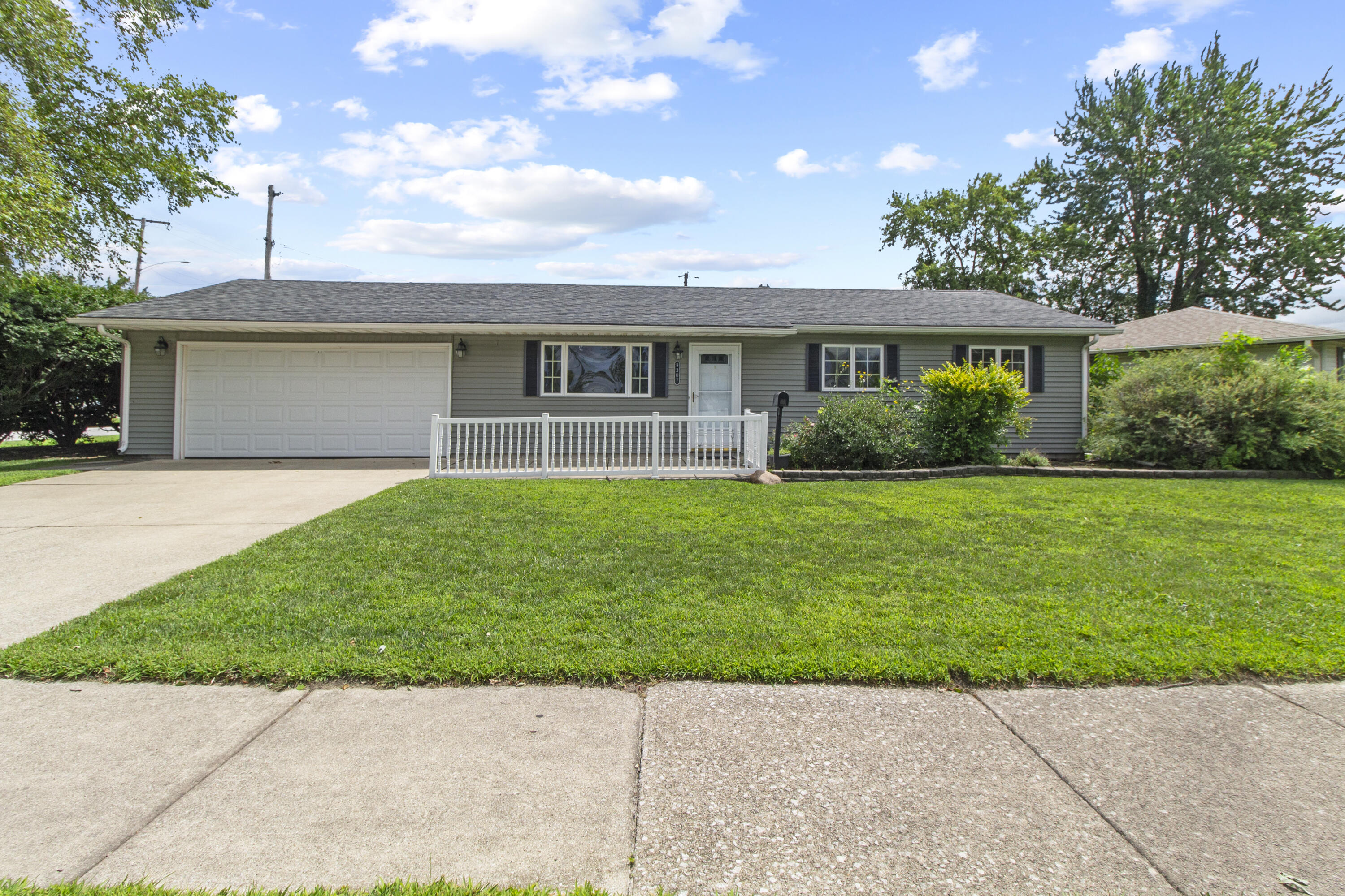 Homes for sale in Highland, IN | 9307 Ellen Dr, Highland, IN 46322 | MLS# 842780