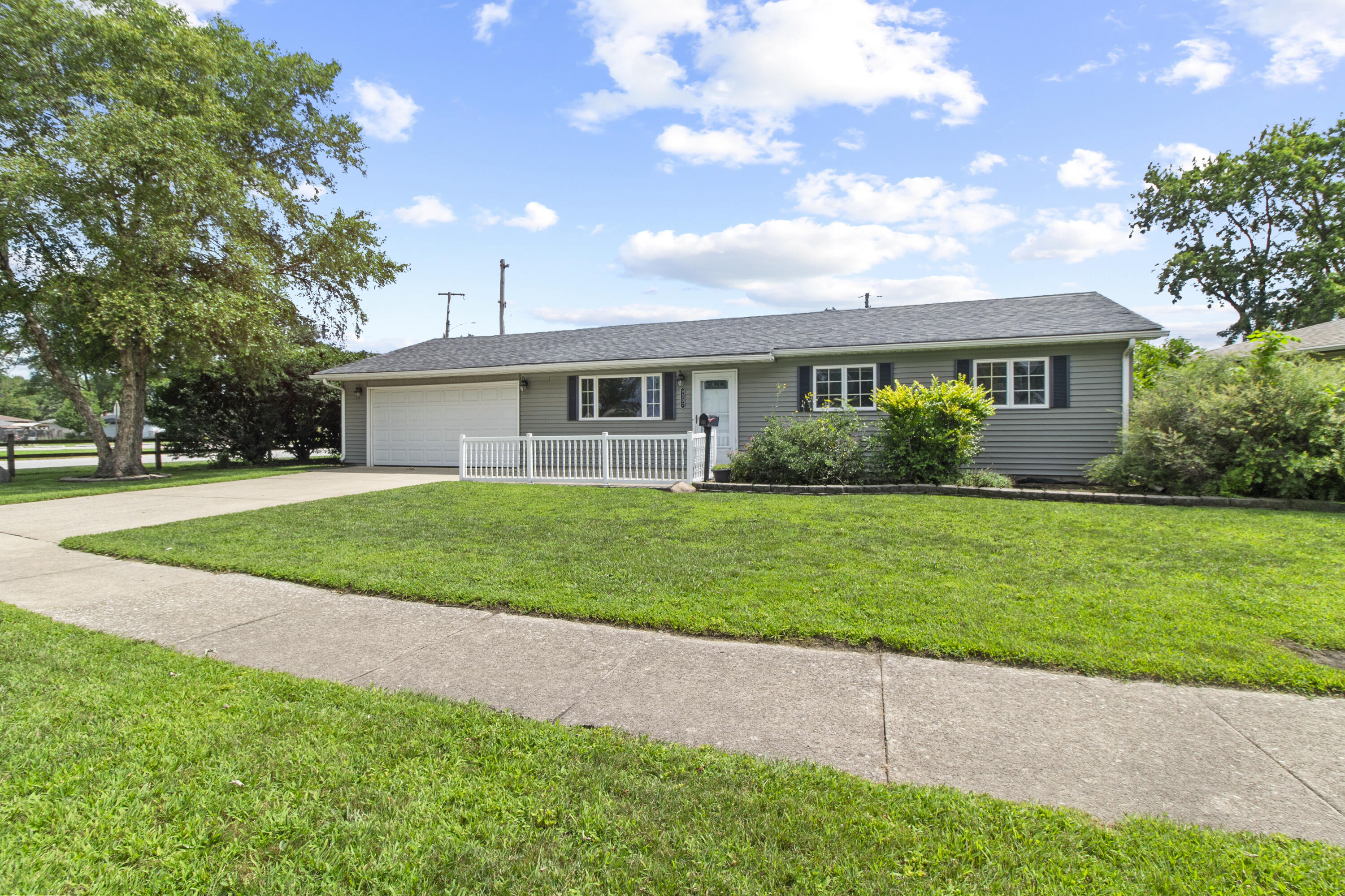3rd image of 9307 Ellen Dr, Highland, IN 46322 | MLS# 842780