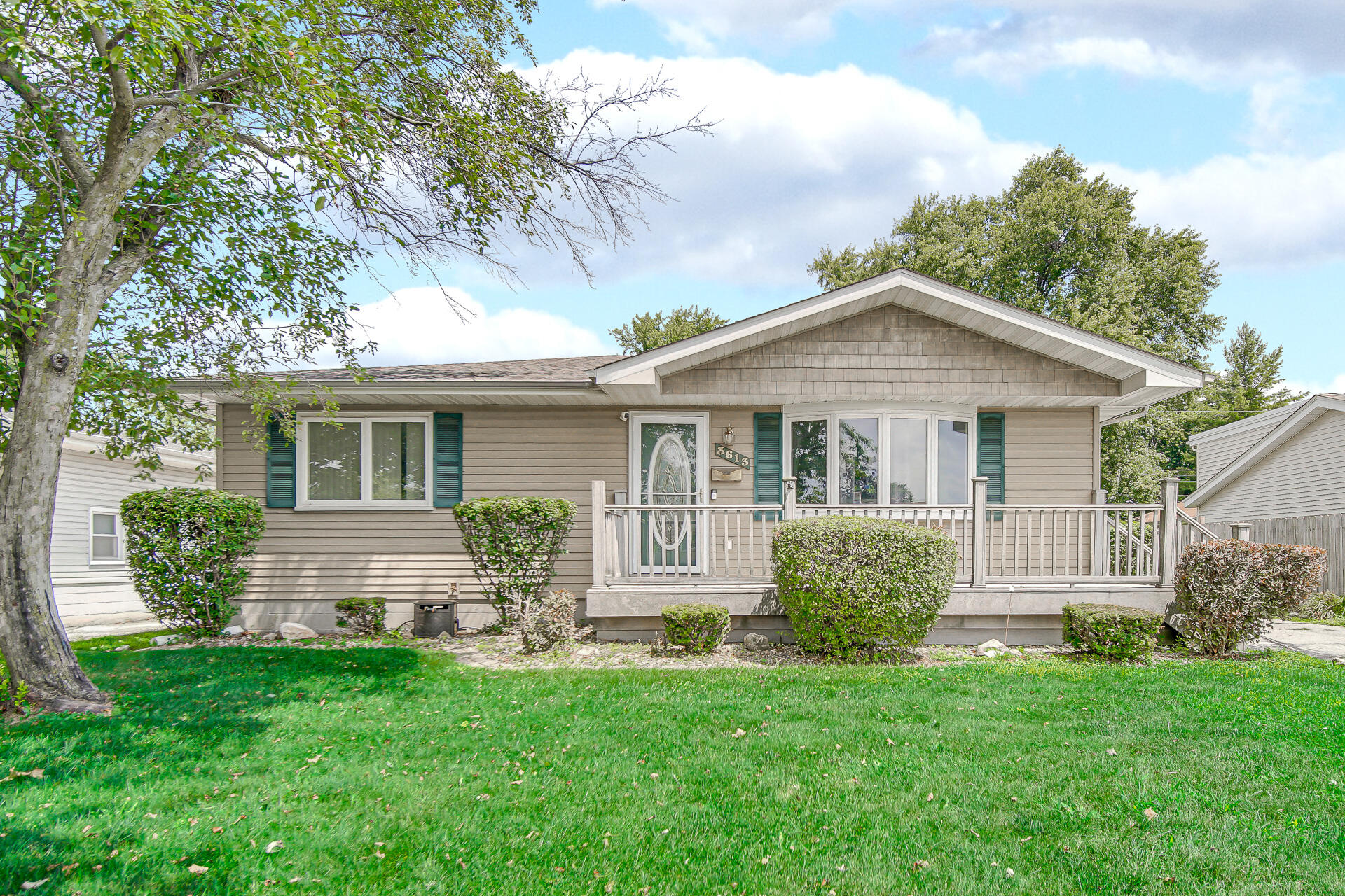 Homes for sale in Highland, IN | 3613 41st Ln, Highland, IN 46322 | MLS# 842718