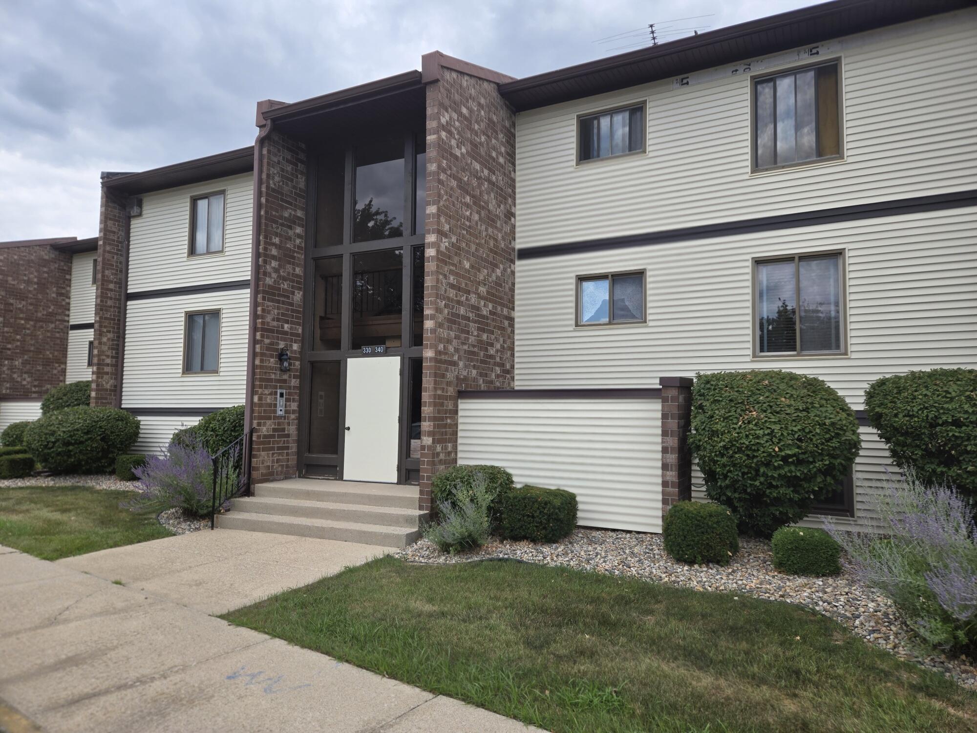 Homes for sale in Crown Point, IN | 332 Summit Park Ct S, Crown Point, IN 46307 | MLS# 842860