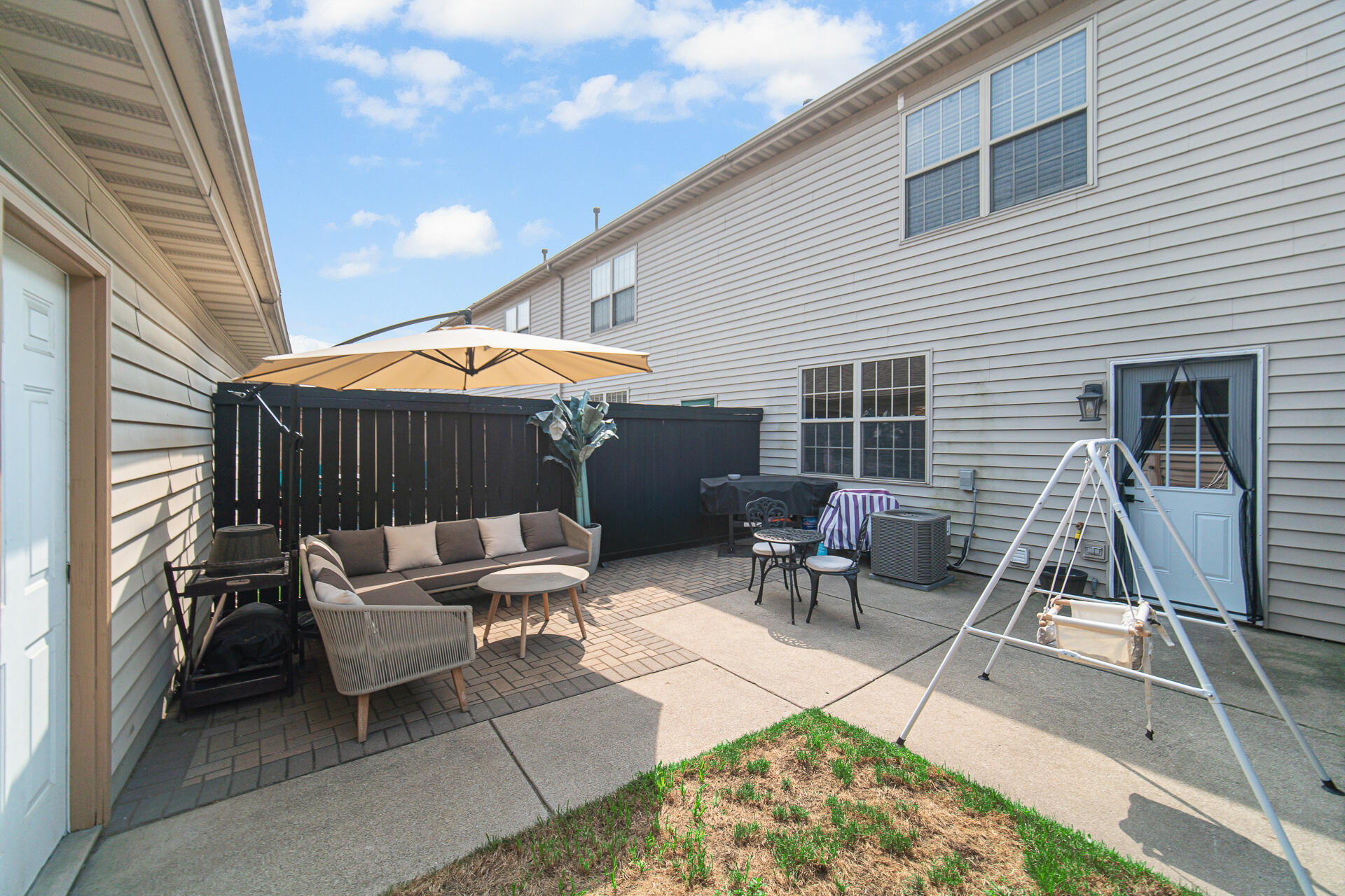 Homes for sale in Highland, IN | 2889 Churchill Ln, Highland, IN 46322 | MLS# 842966