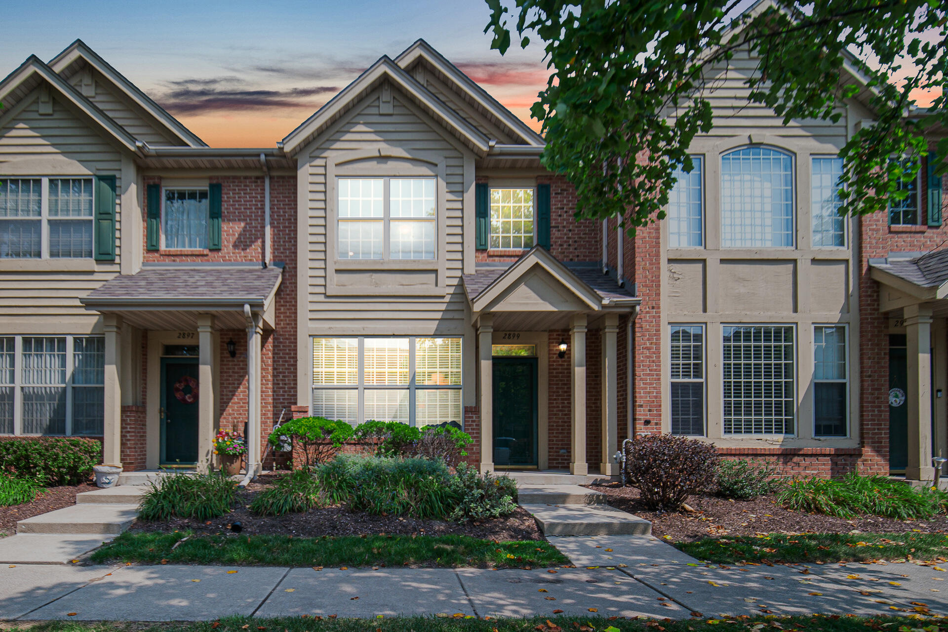 Homes for sale in Highland, IN | 2889 Churchill Ln, Highland, IN 46322 | MLS# 842966