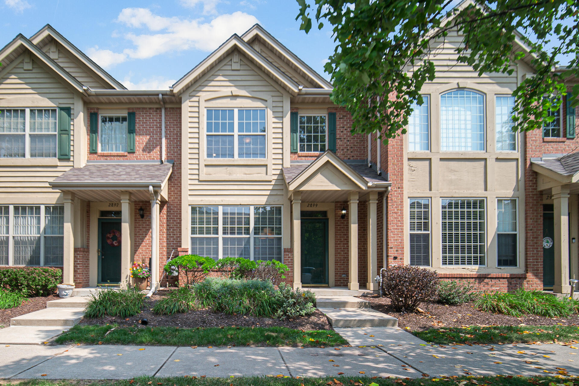 Homes for sale in Highland, IN | 2889 Churchill Ln, Highland, IN 46322 | MLS# 842966