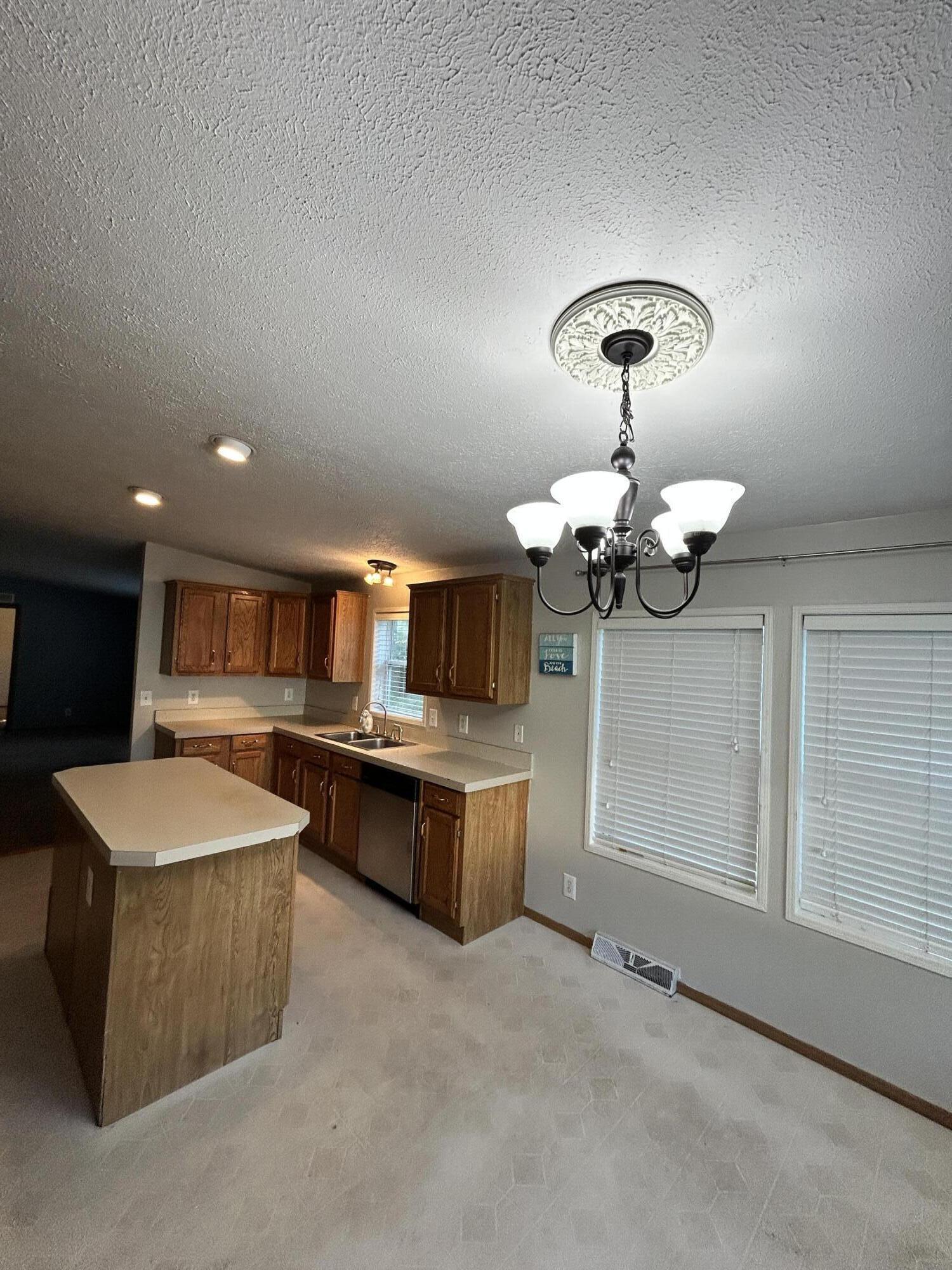 5th image of 513 Center St, Valparaiso, IN 46385 | MLS# 843591