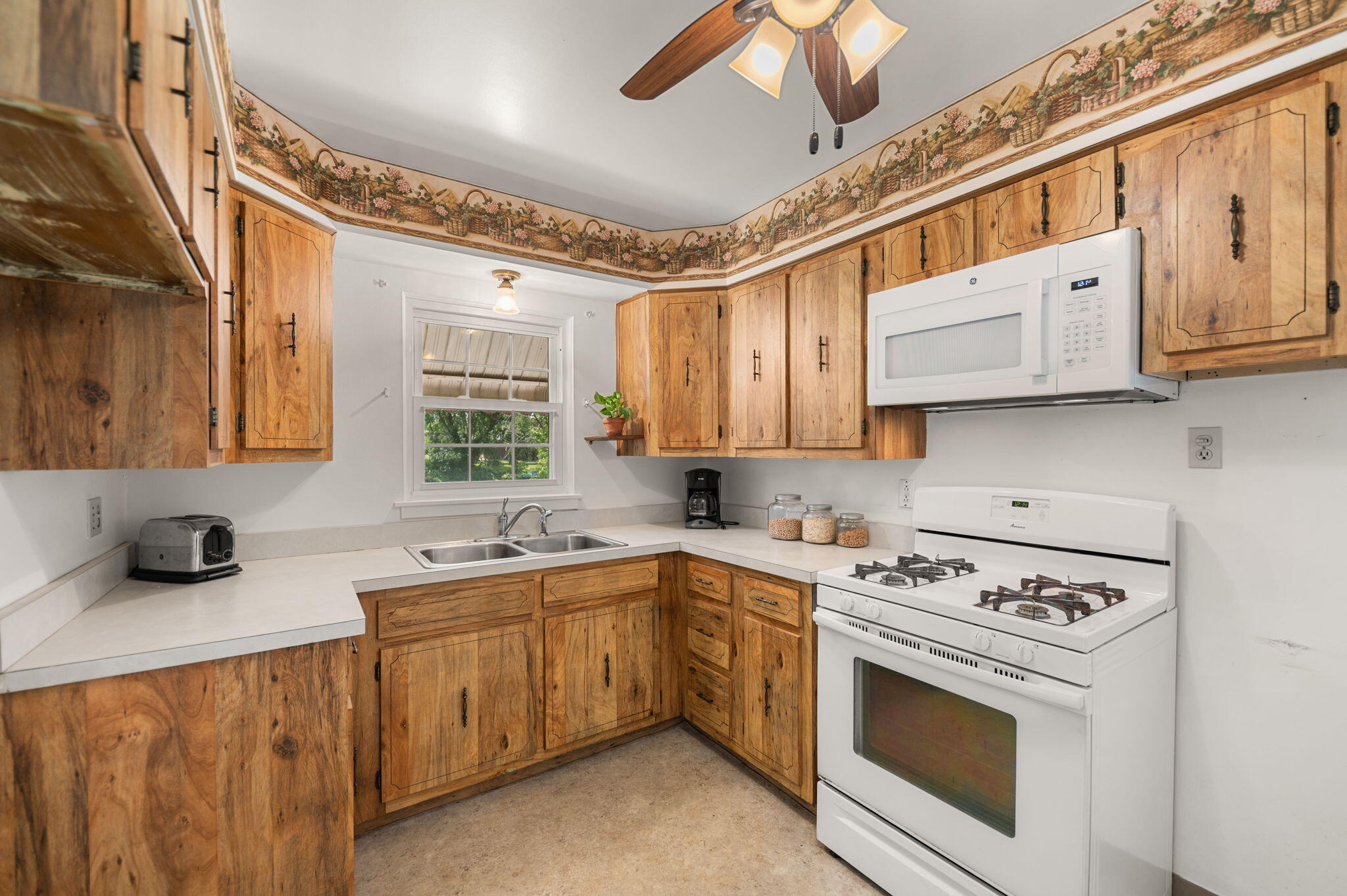 3rd image of 139 Beverly Blvd, Hobart, IN 46342 | MLS# 843066