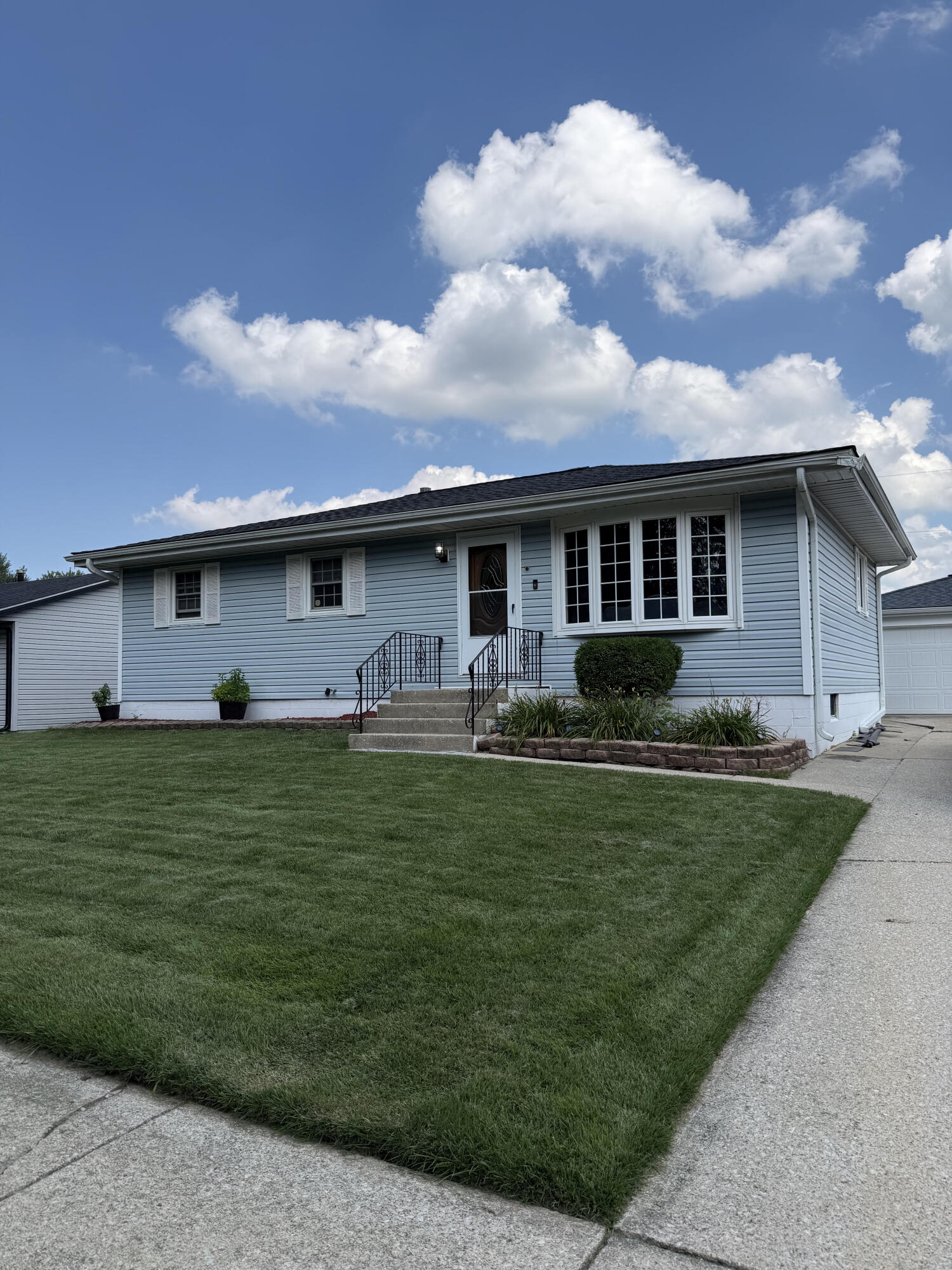 2nd image of 1115 S Colorado St, Hobart, IN 46342 | MLS# 843501