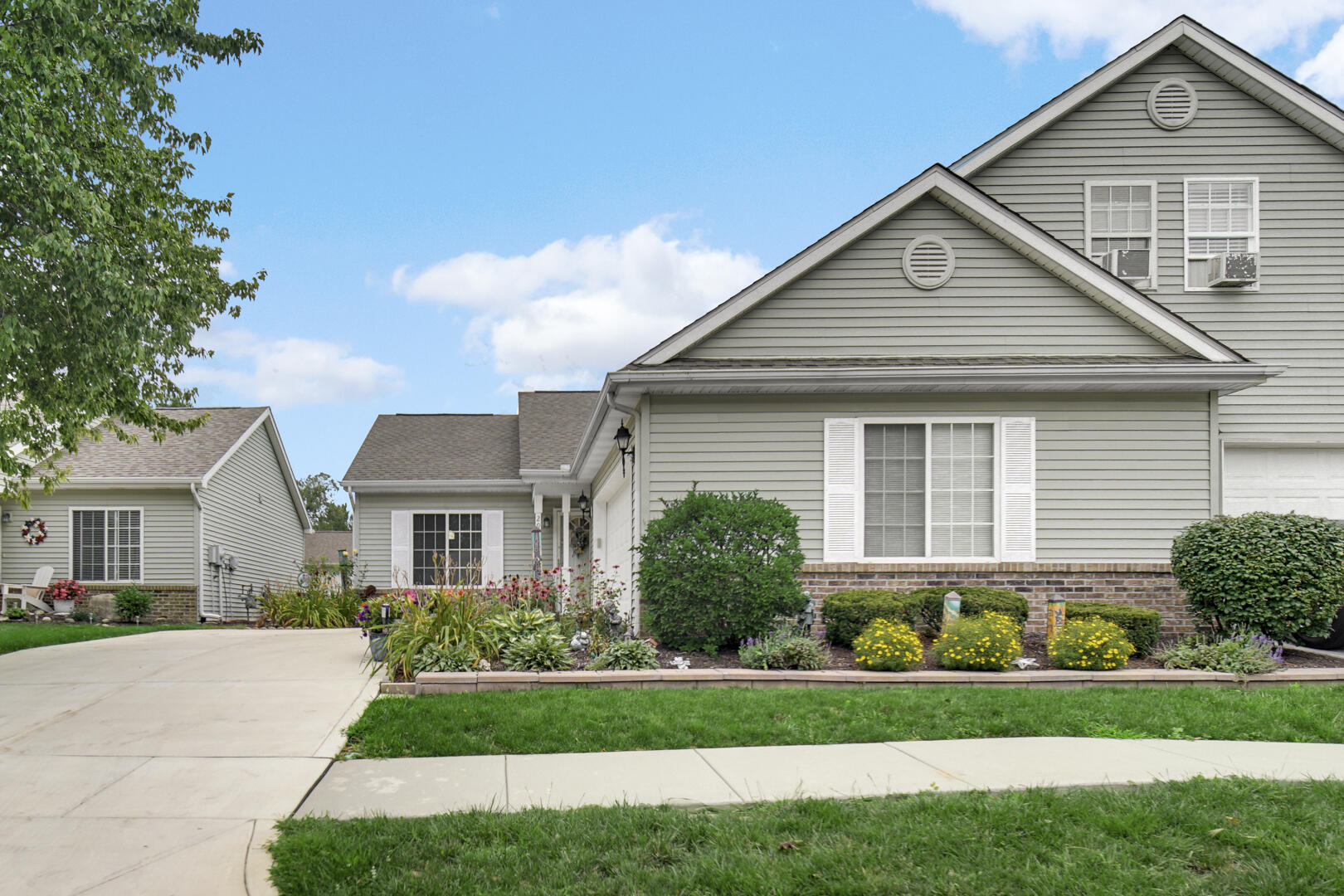 2nd image of 2902 Lake Pointe Dr, Valparaiso, IN 46383 | MLS# 843526