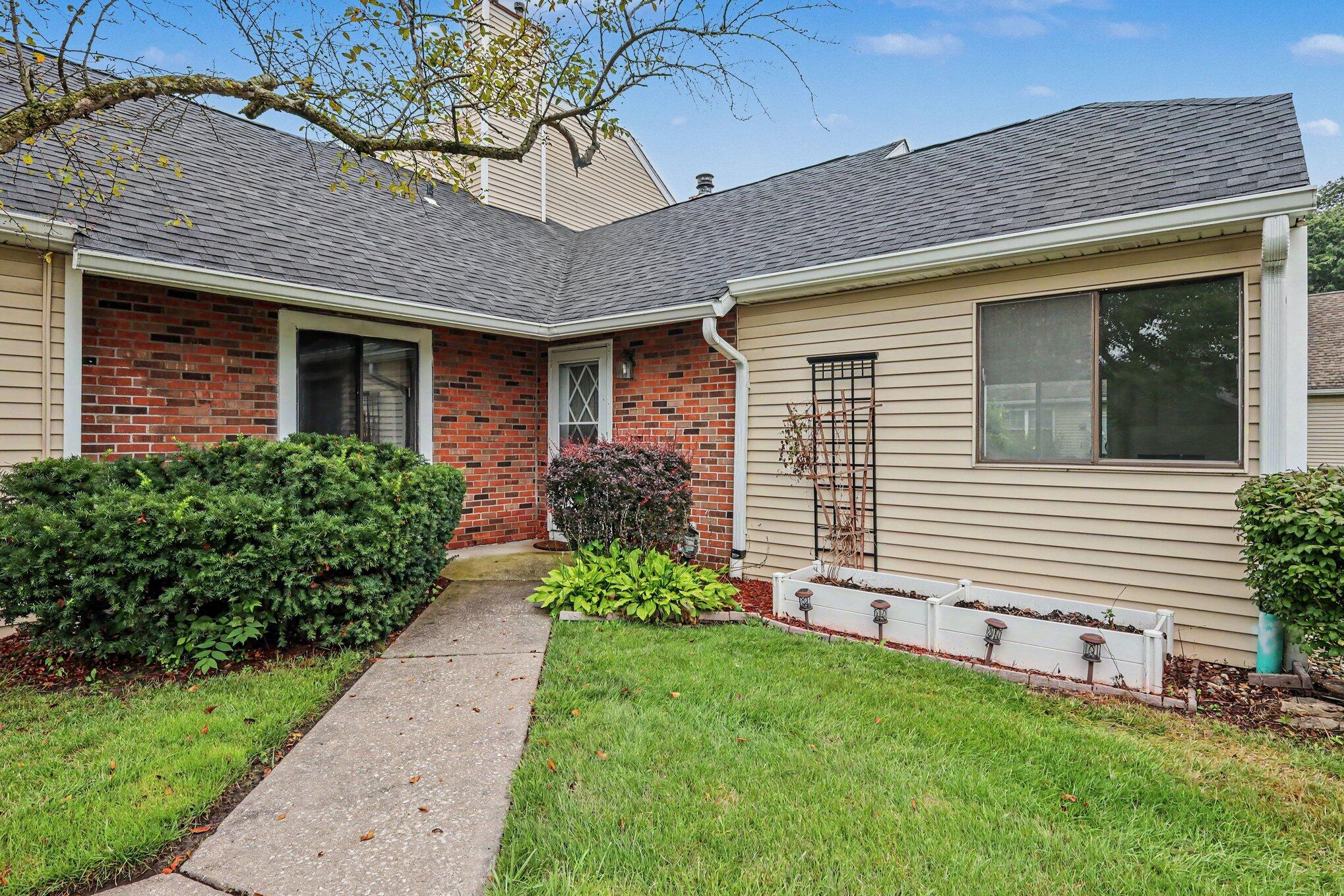 1st image of 1100 Saratoga Ln, Chesterton, IN 46304 | MLS# 843607