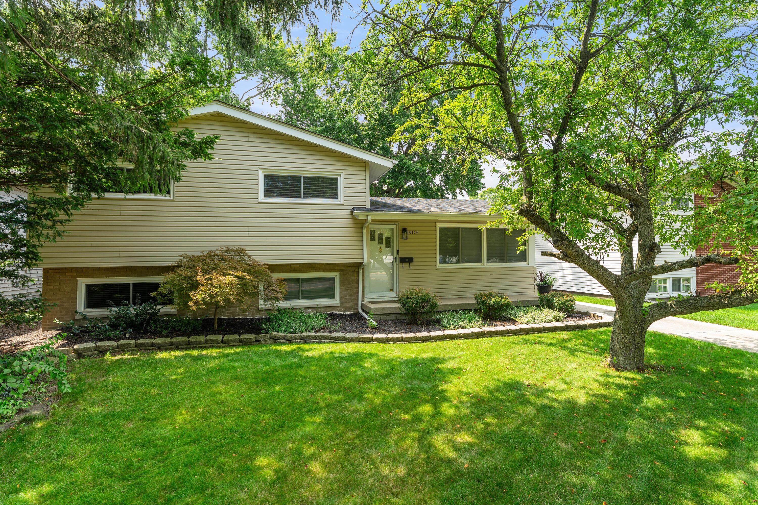 1st image of 8134 Columbia Ave, Munster, IN 46321 | MLS# 844355